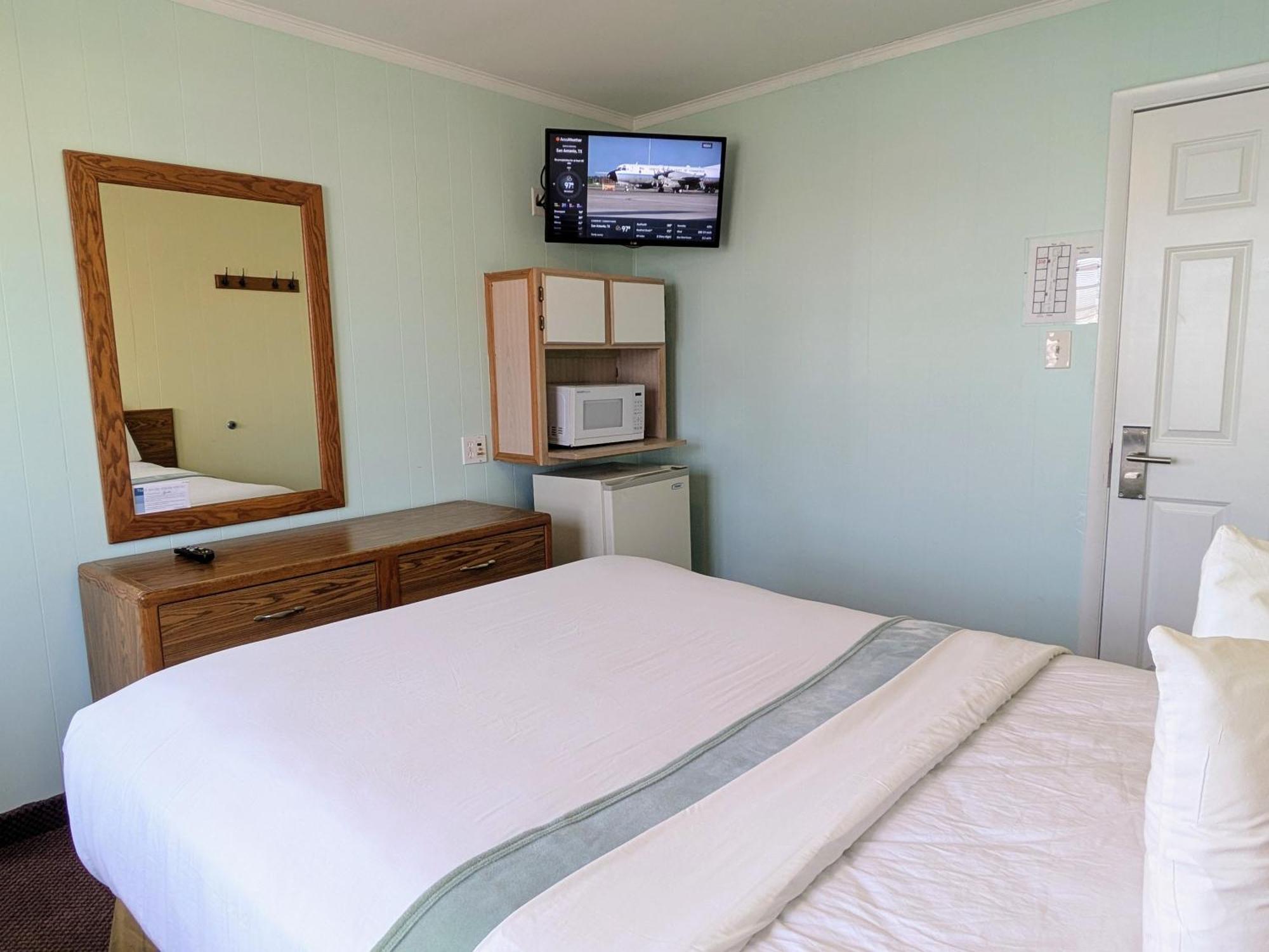 Standard Queen Room