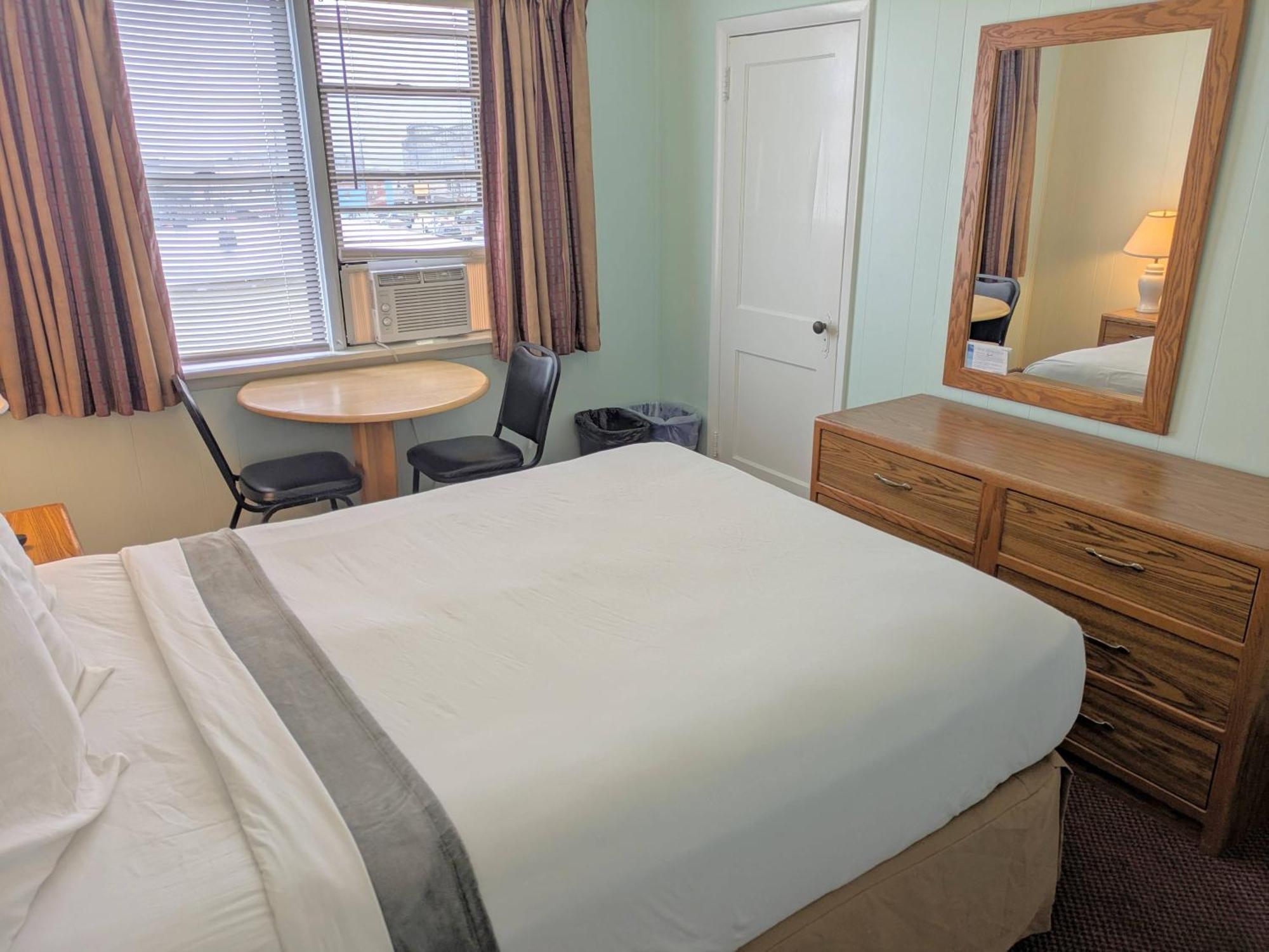 Standard Queen Room