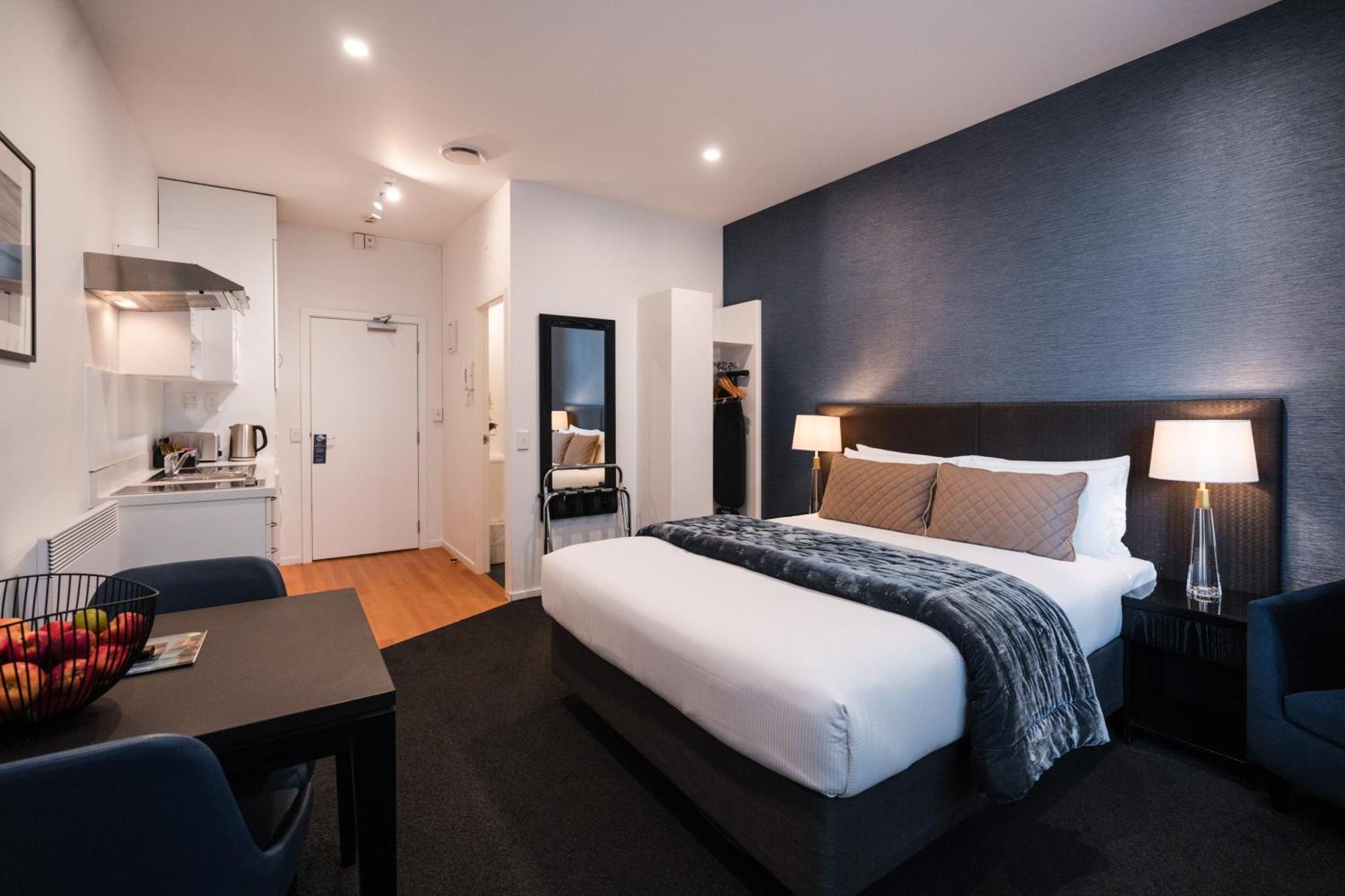 Queen Apartment