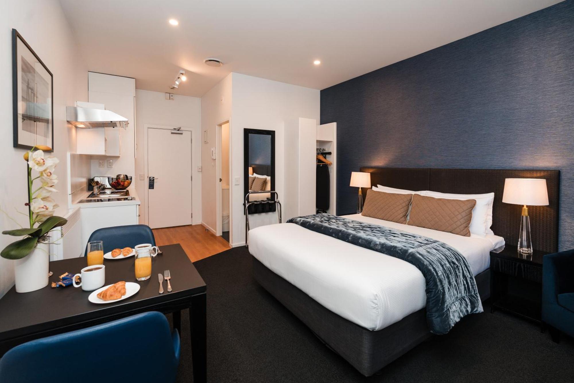 Queen Apartment