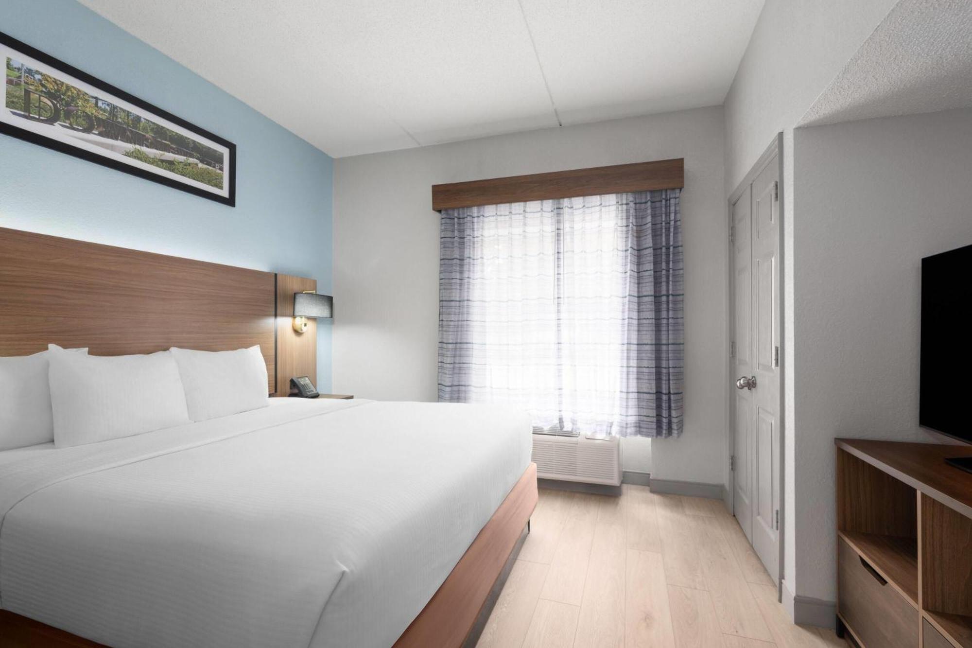 Deluxe King Suite One King Bed Non-Smoking