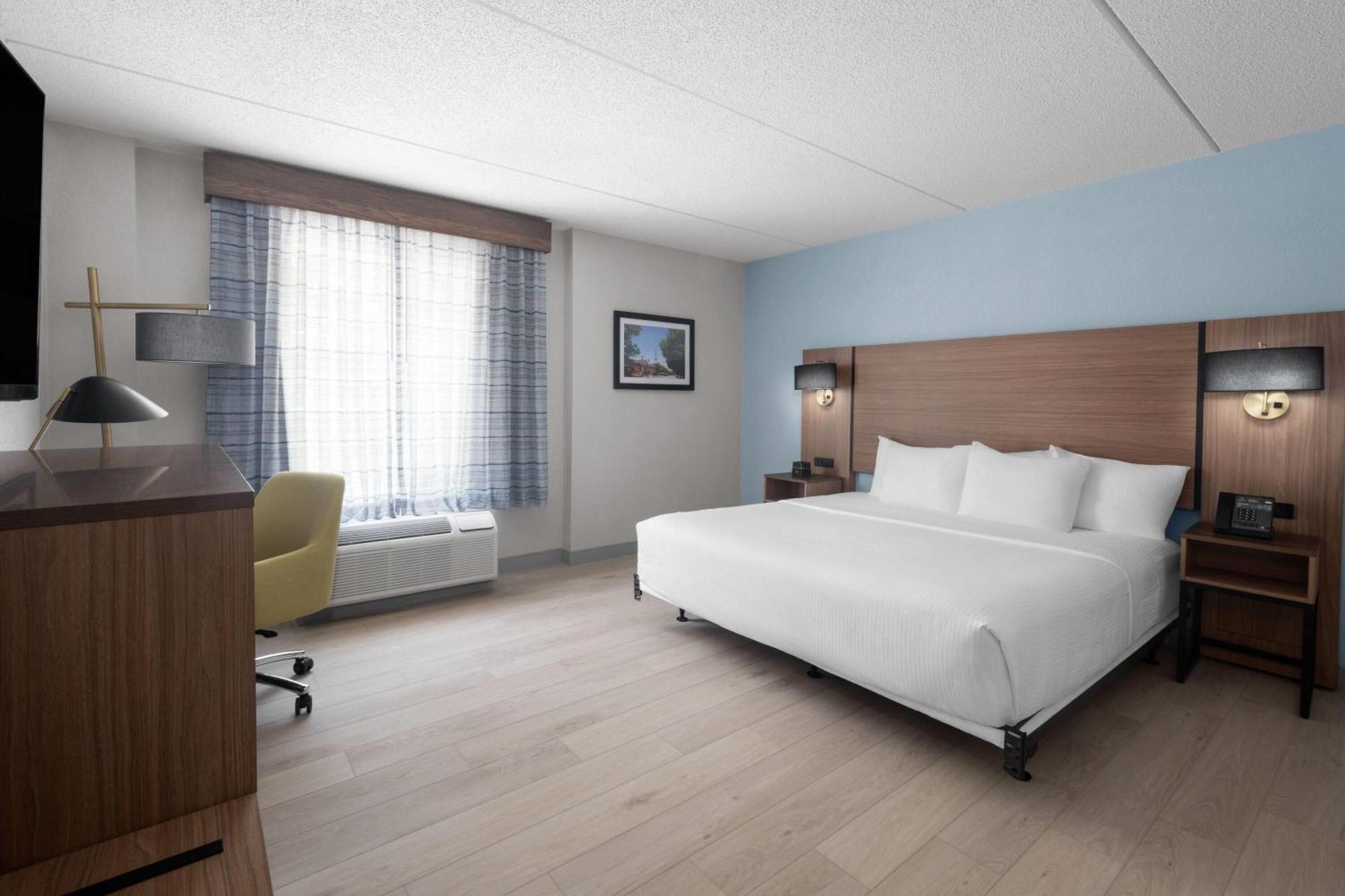 Deluxe King Room One King Bed Mobility Accessible or Non-Smoking