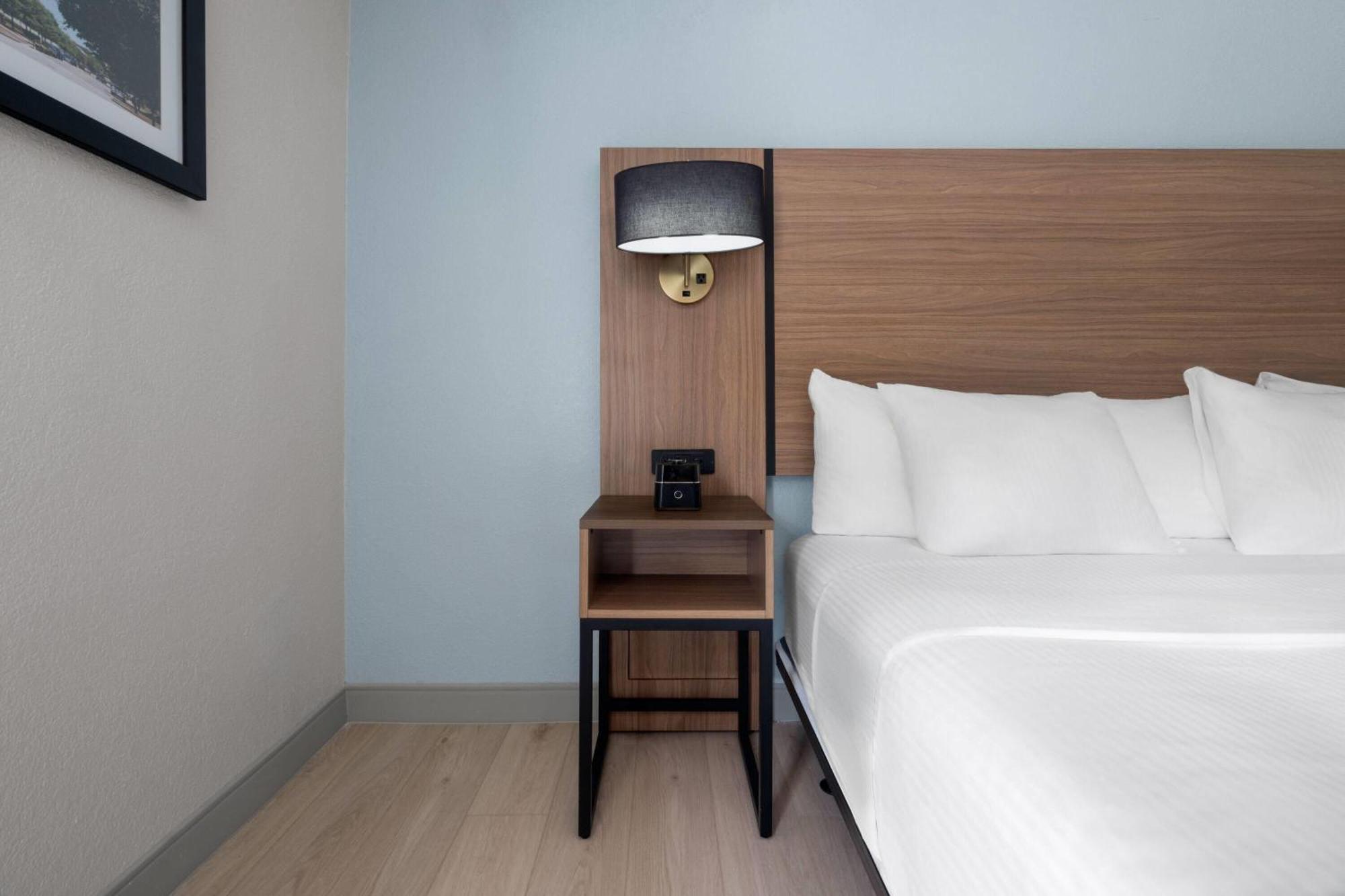 Deluxe King Room One King Bed Mobility Accessible or Non-Smoking
