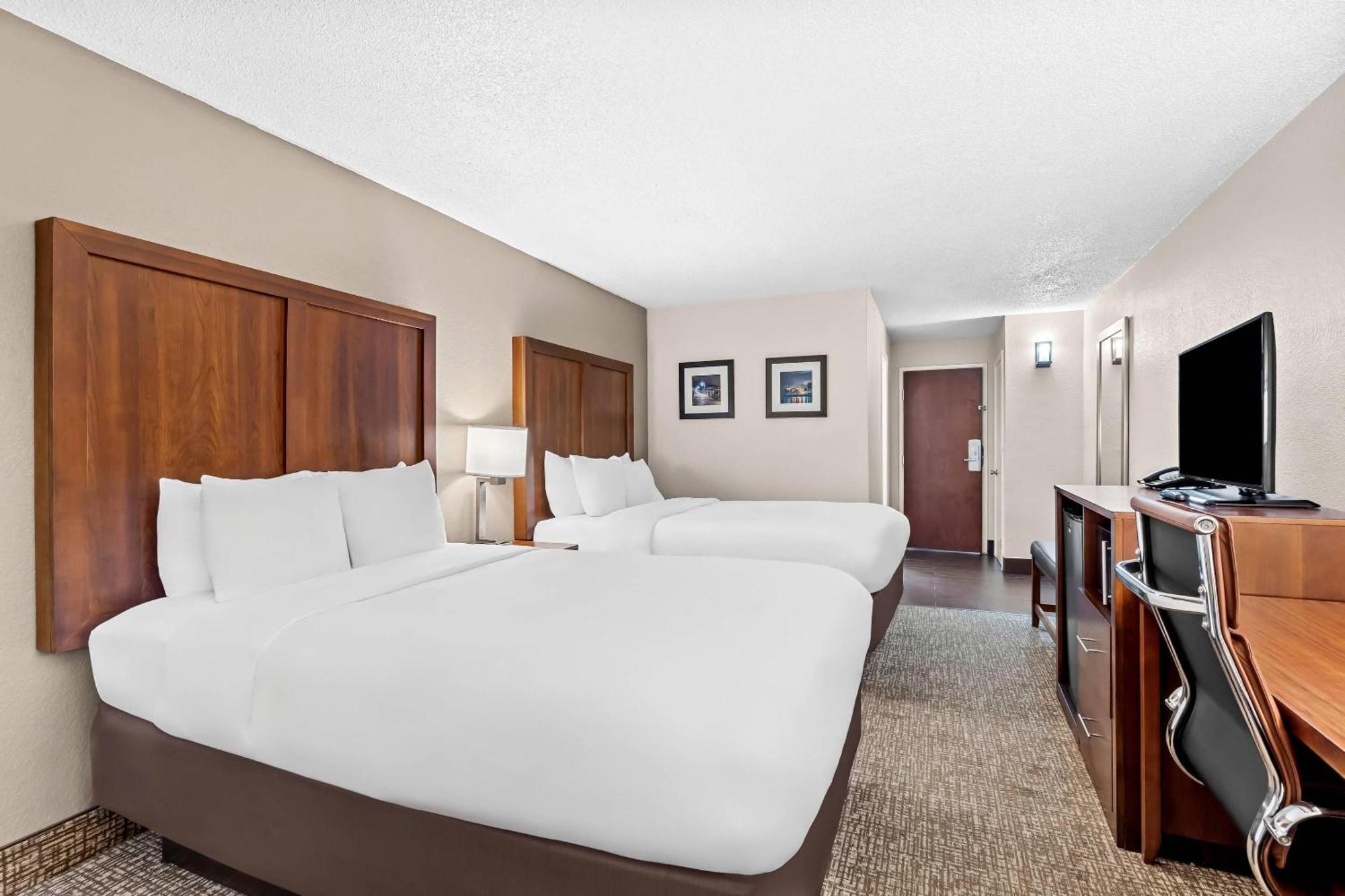 Double Room with Two Double Beds - Non-Smoking
