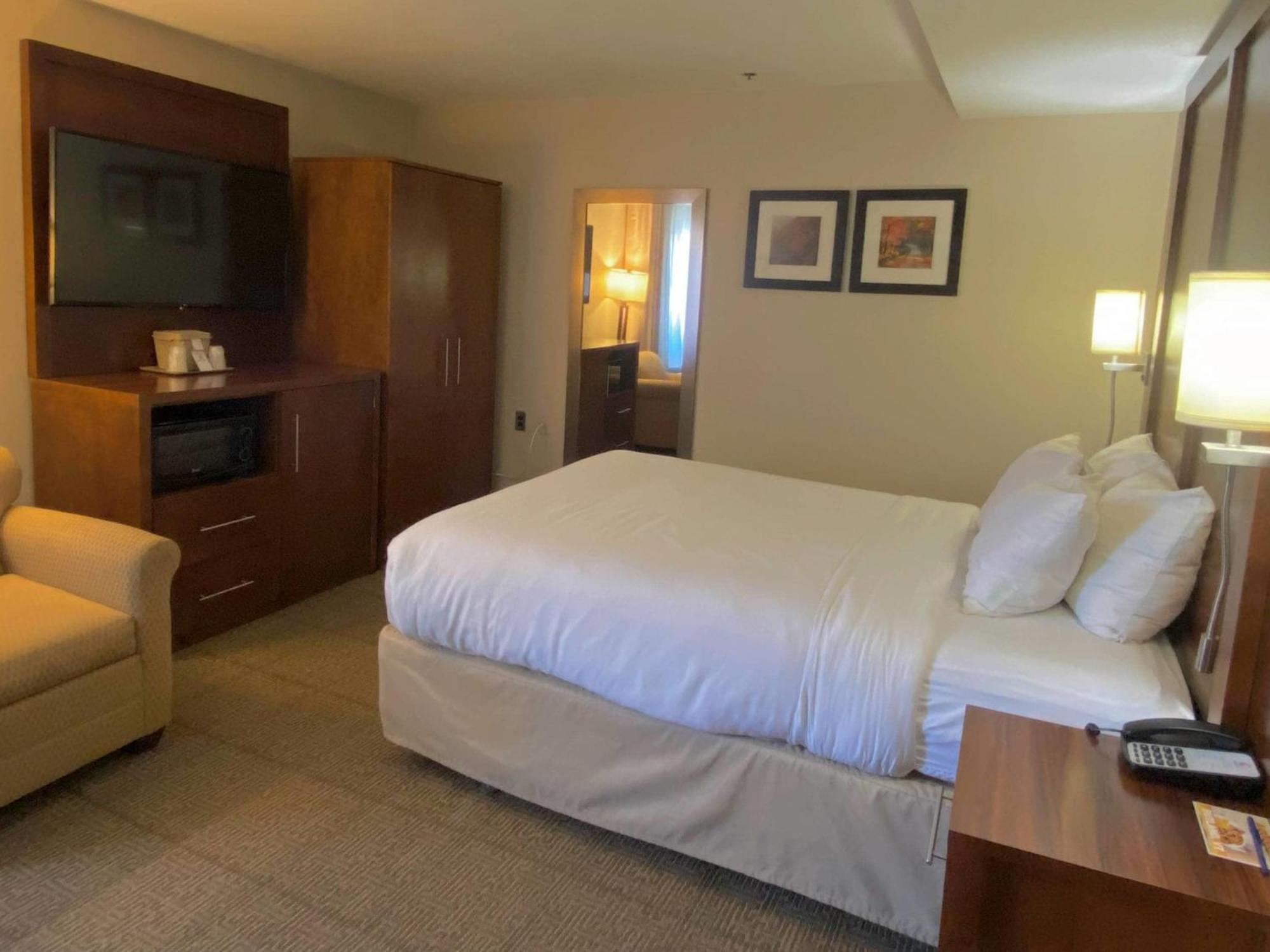 Queen Room - Accessible/Non-Smoking