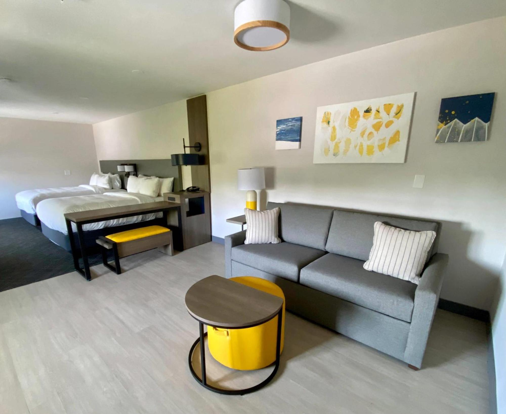 Queen Suite Two Queen Beds Non-Smoking