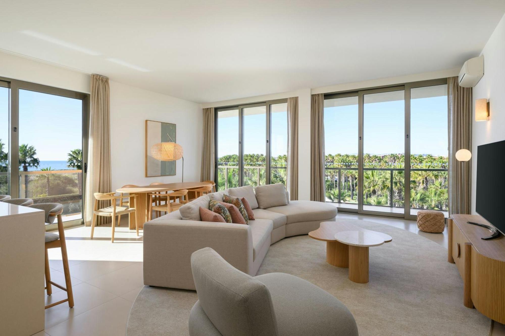 Three-Bedroom Suite with Balcony and Sea View,1697979395:JPEG