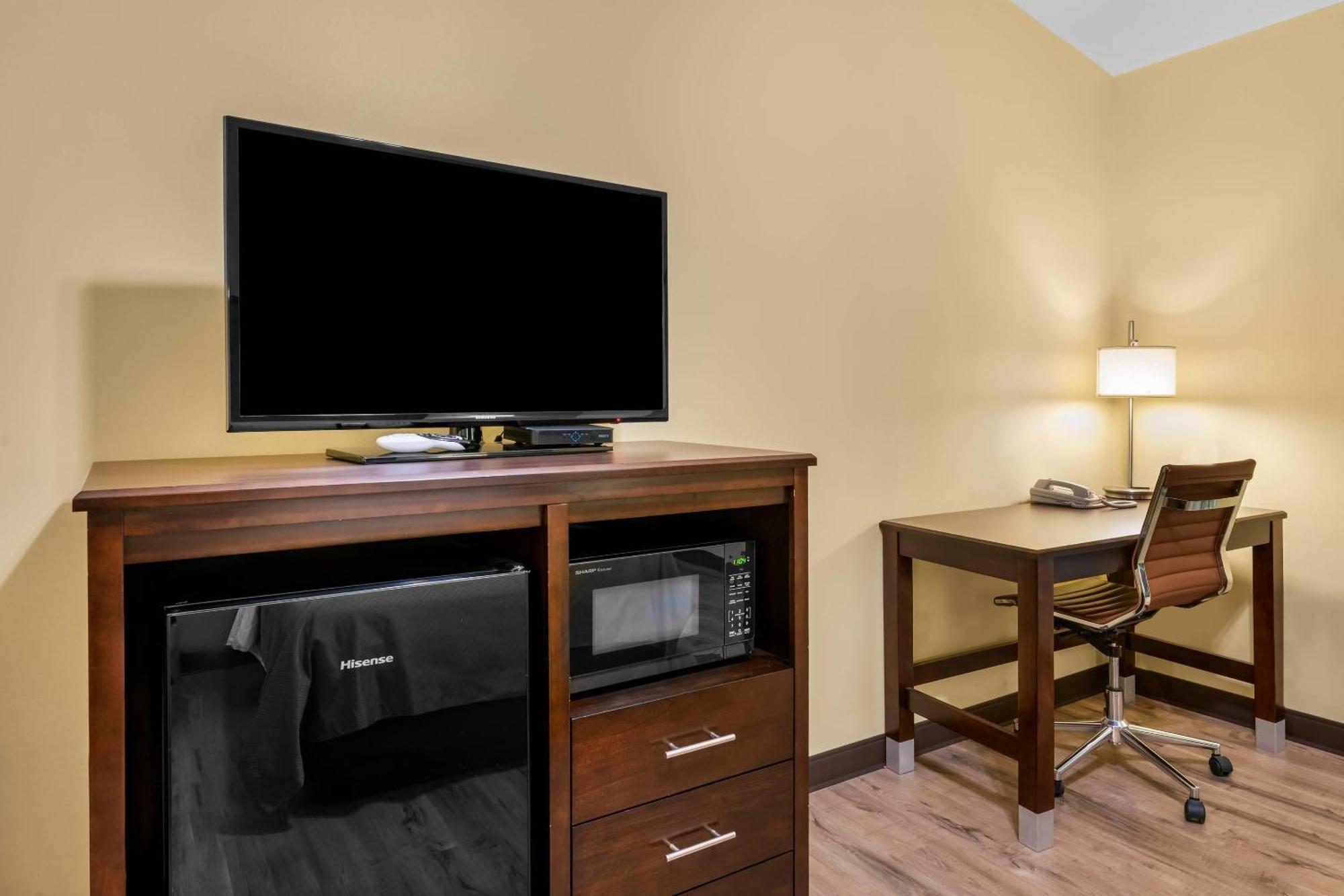 Queen Room Accessible or Nonsmoking