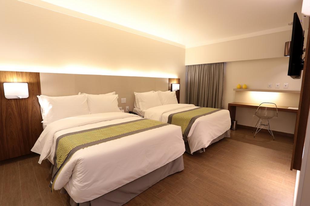 Quarto deluxe com 2 camas de casal