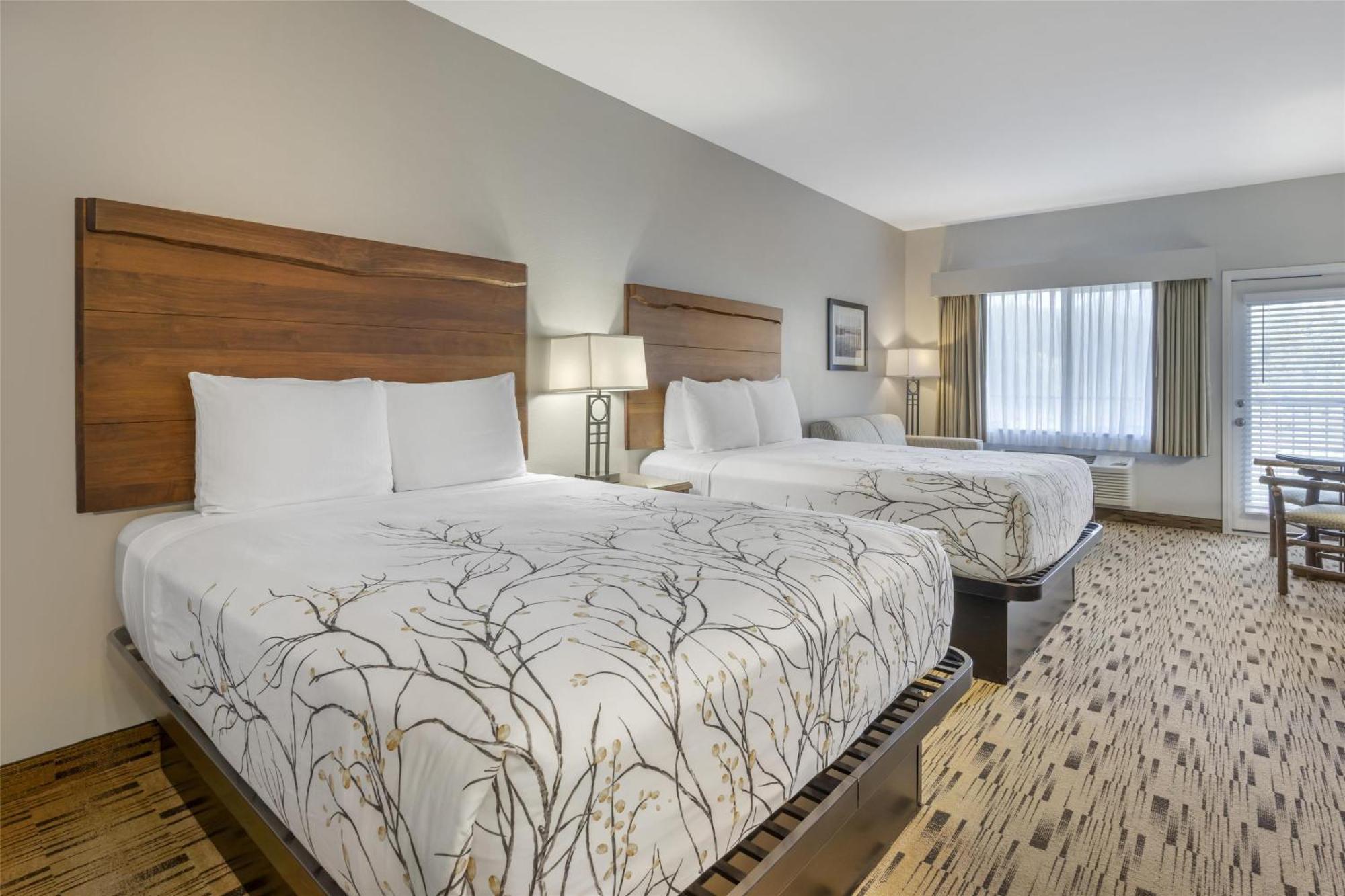 Queen Room Two Queen Beds Balcony River View