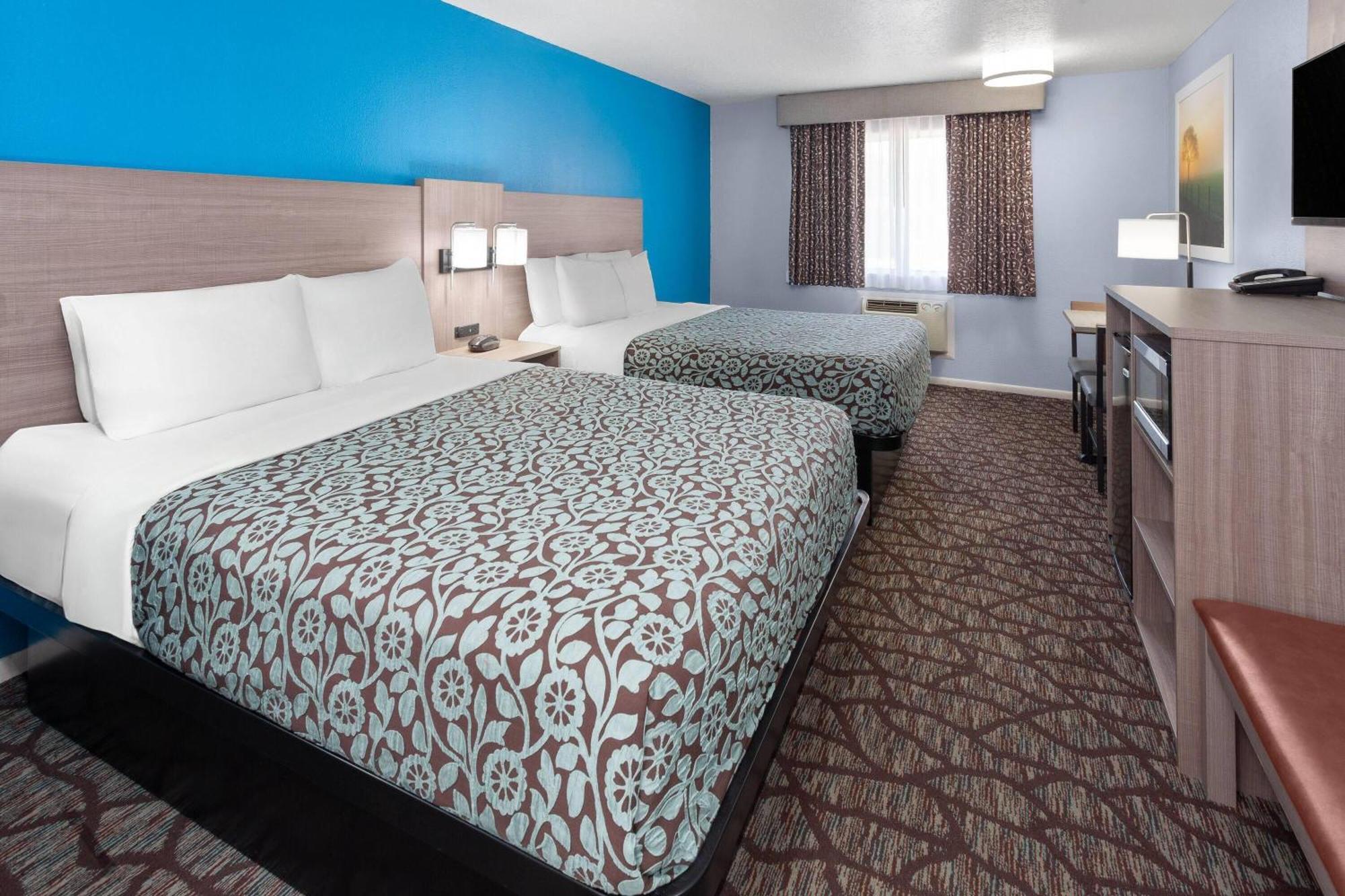Queen Room Two Queen Beds Non-Smoking