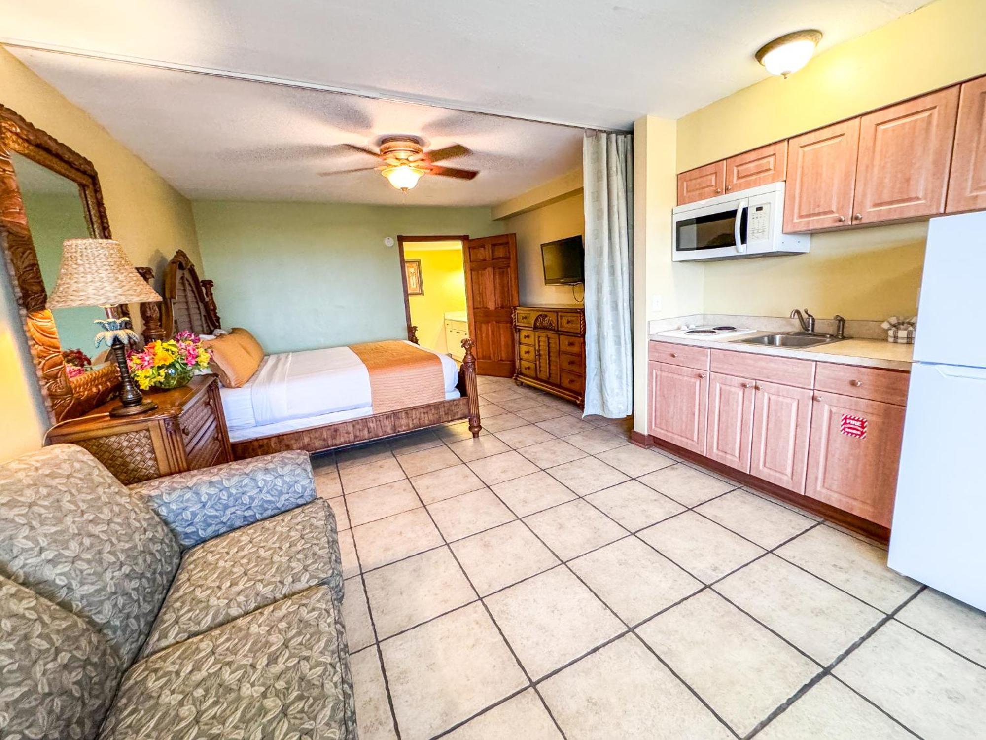 Oceanfront Deluxe Room Kitchenette