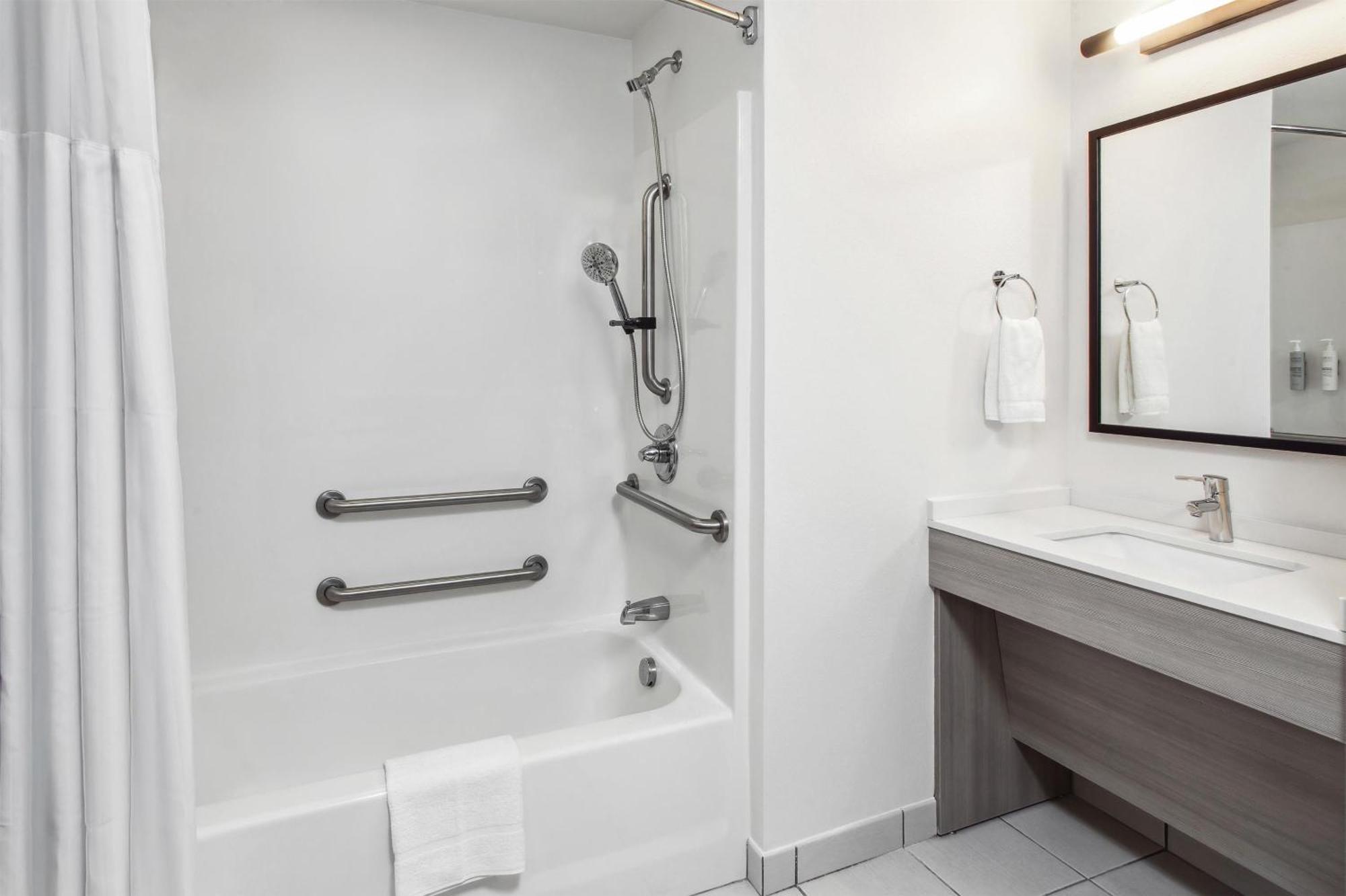 Queen Room with Two Queen Beds and Mobility Accessible Tub