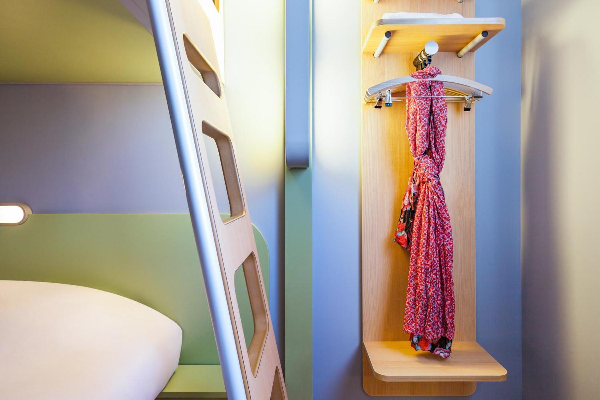 Triple Room Twin Beds Bunk Bed