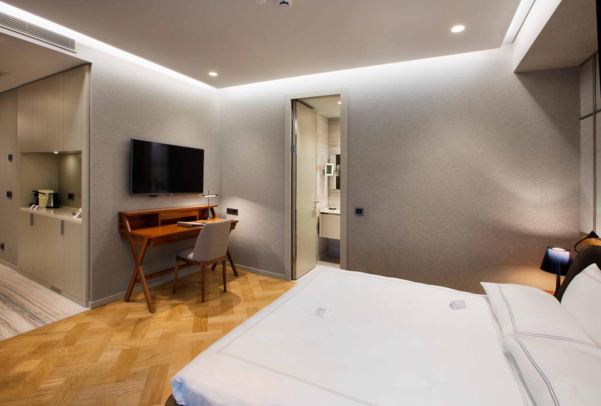 Corner Suite