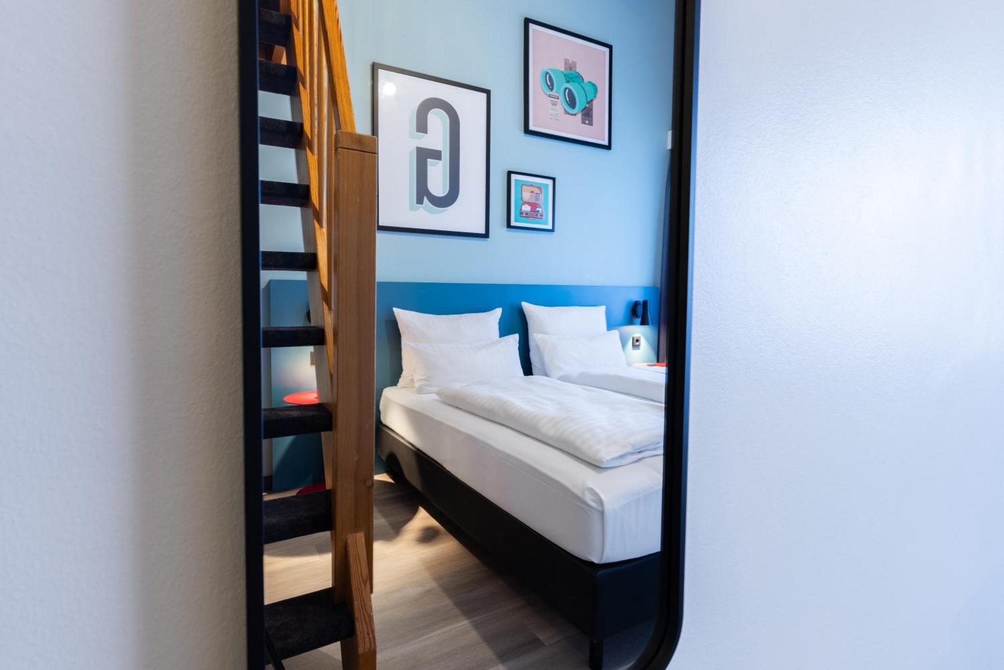 Standard Queen Loft