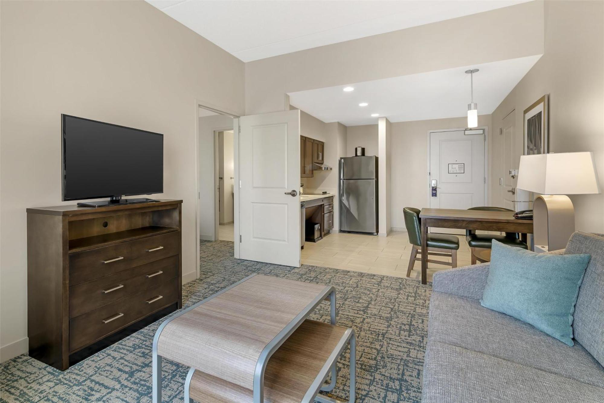 Queen Suite Two Queen Beds Bath Tub Mobility Access