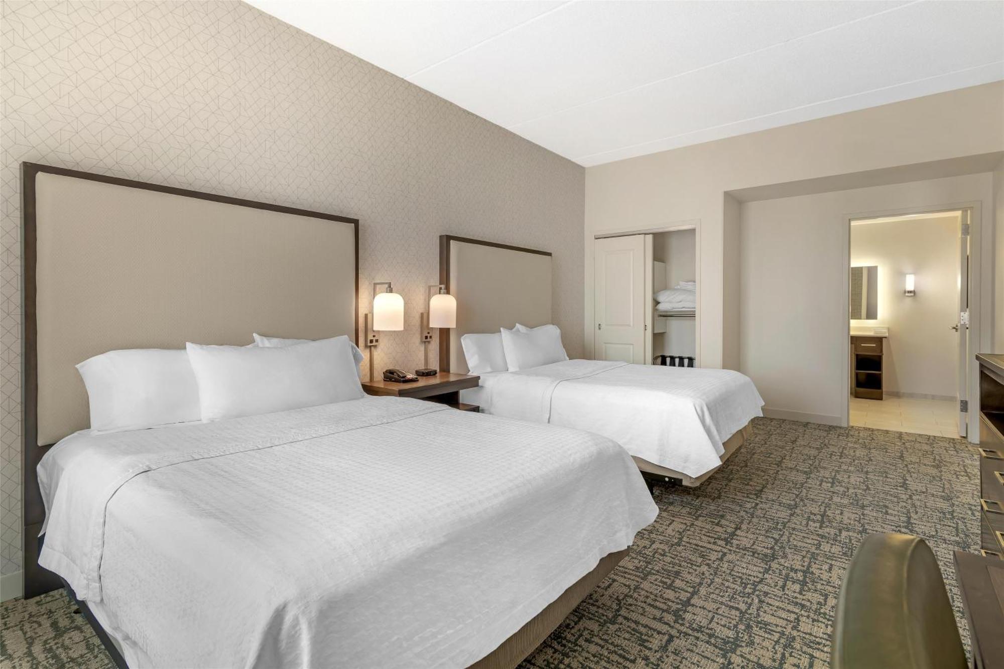 Queen Suite Two Queen Beds Bath Tub Mobility Access