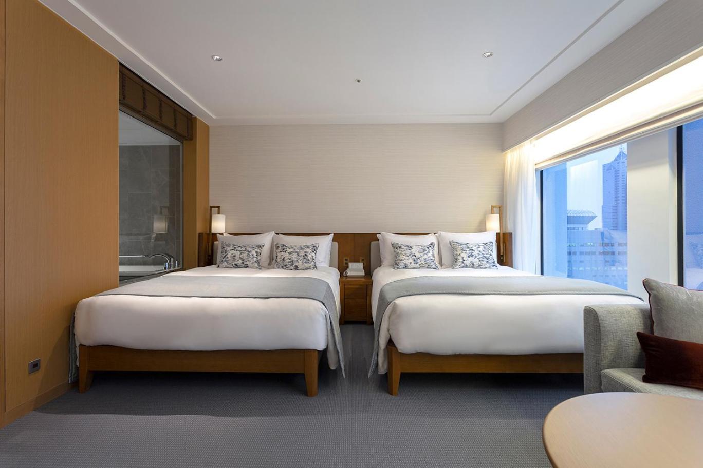 Club Floor "Premier Grand" Deluxe Quadruple Room Club Lounge Access Non-Smoking