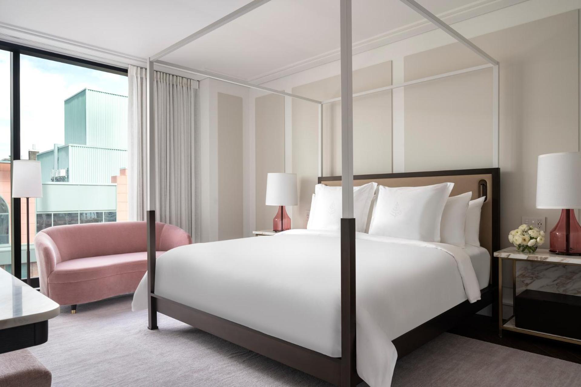 Deluxe Carré Doré Room Mobility Accessible
