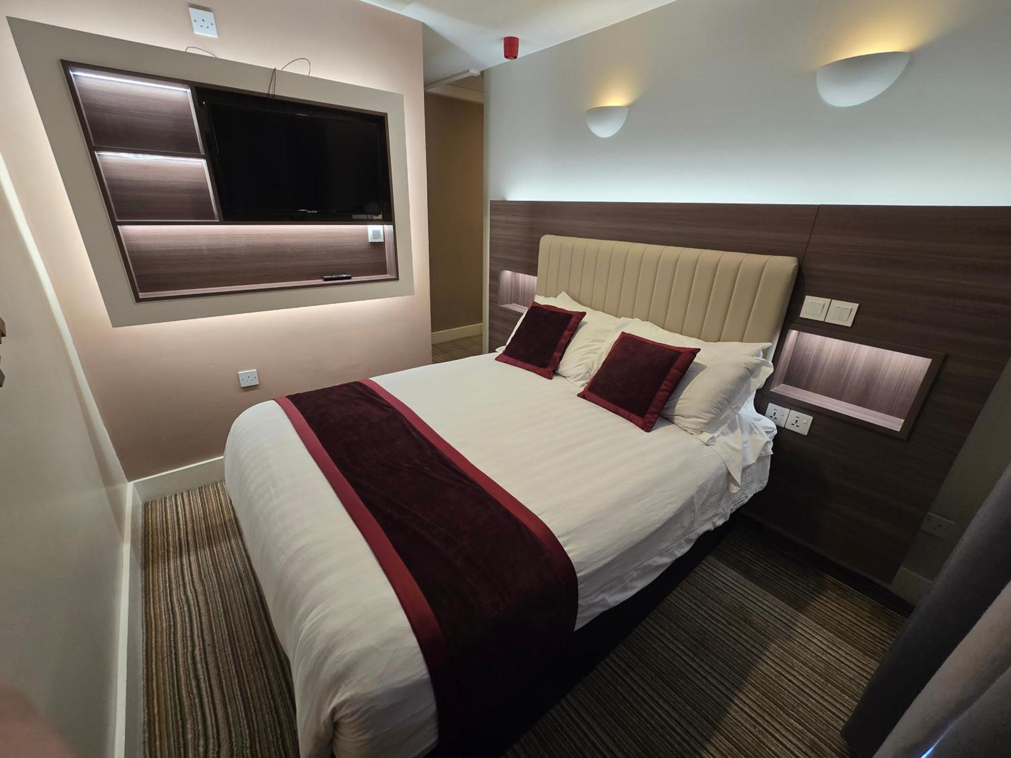 Deluxe Double or Twin Room