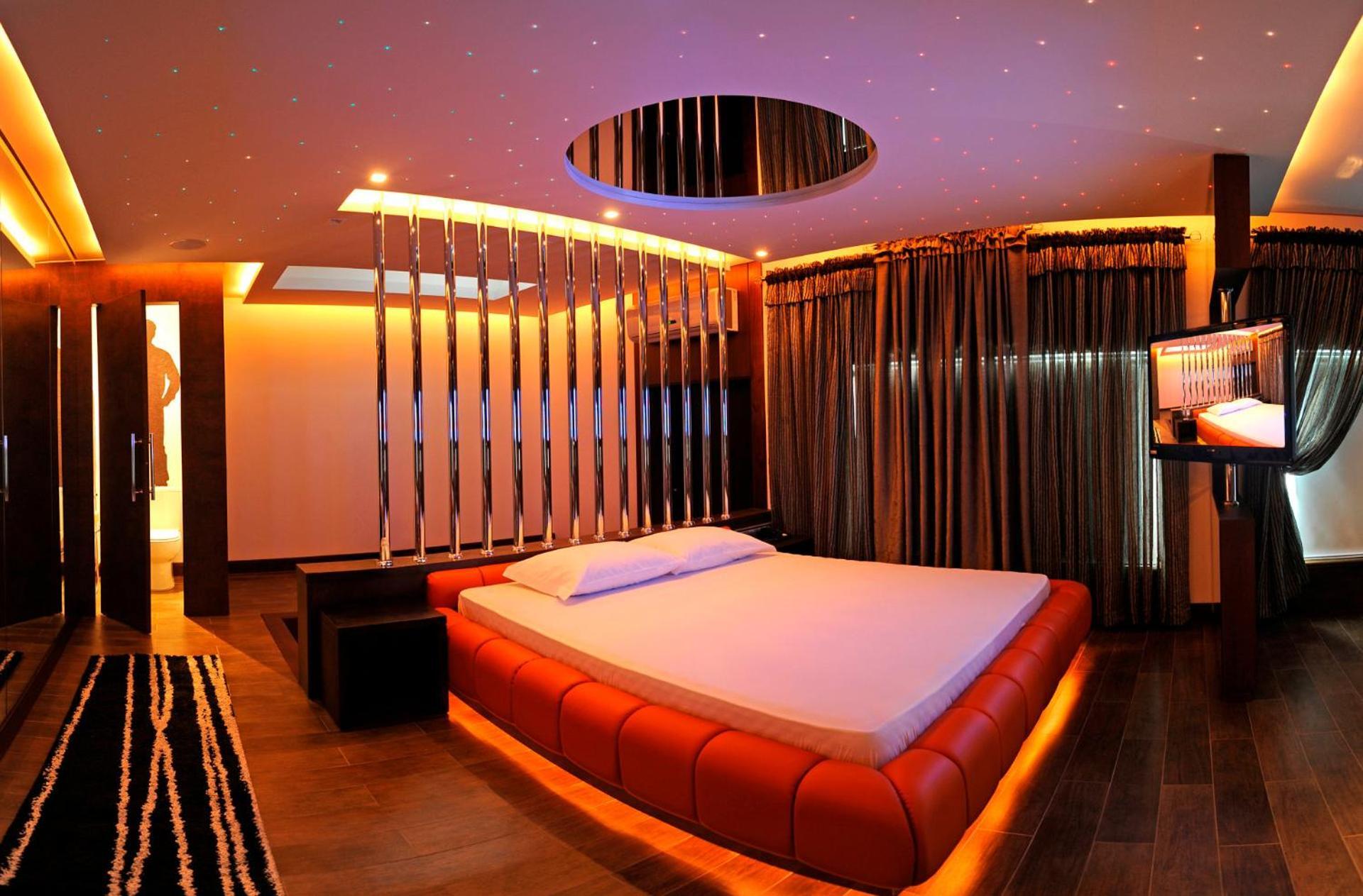 Deluxe Suite Spa Bath