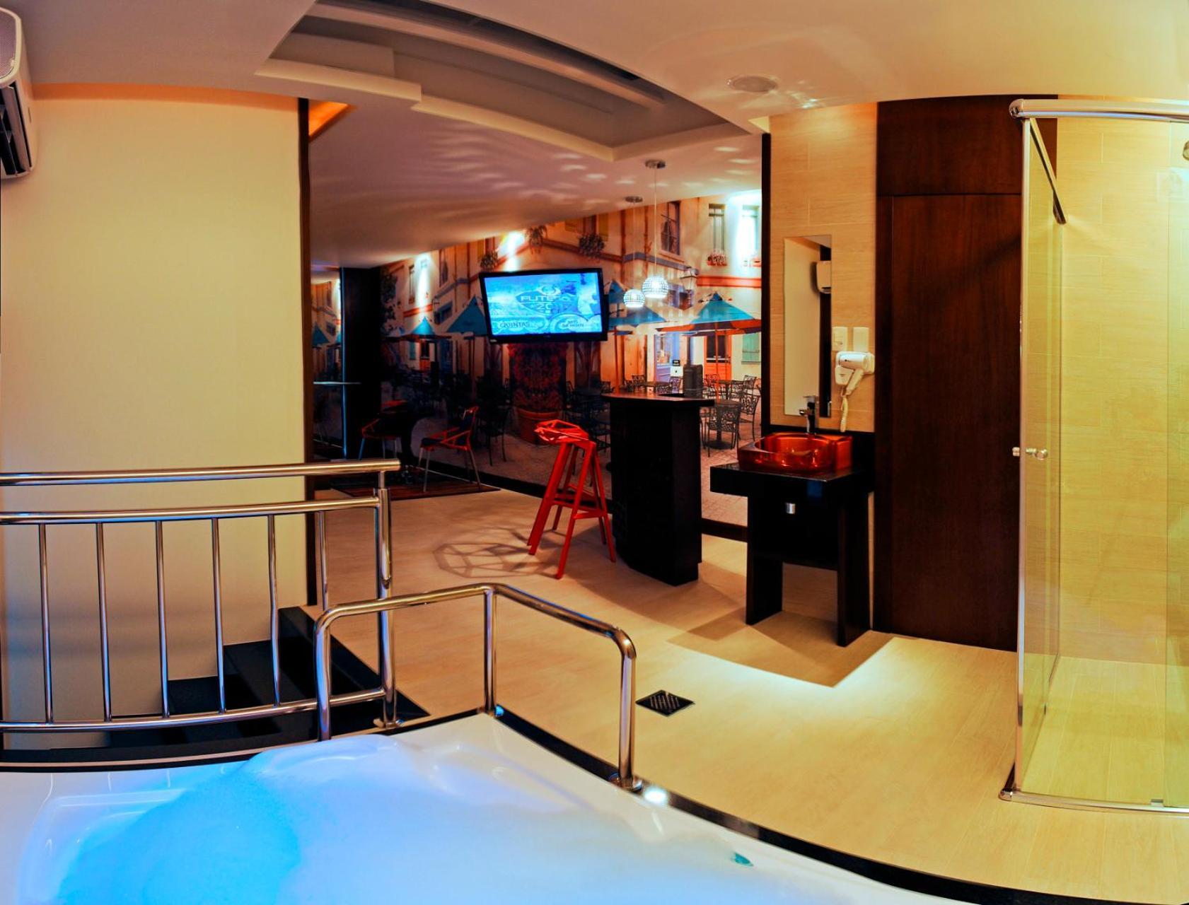Deluxe Suite Spa Bath