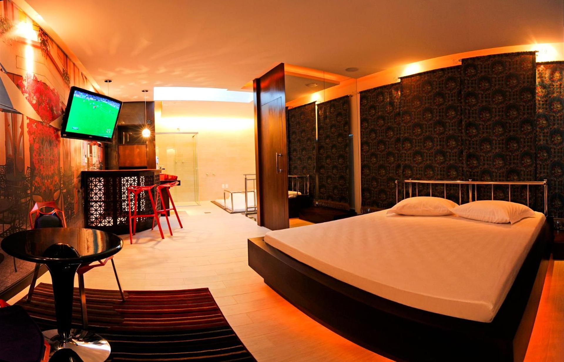 Deluxe Suite Spa Bath
