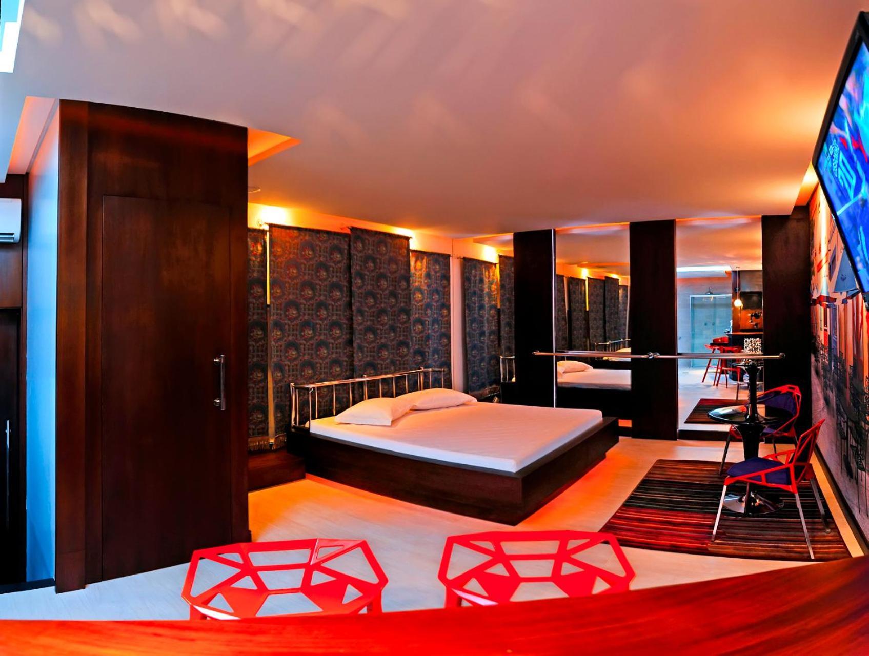 Deluxe Suite Spa Bath