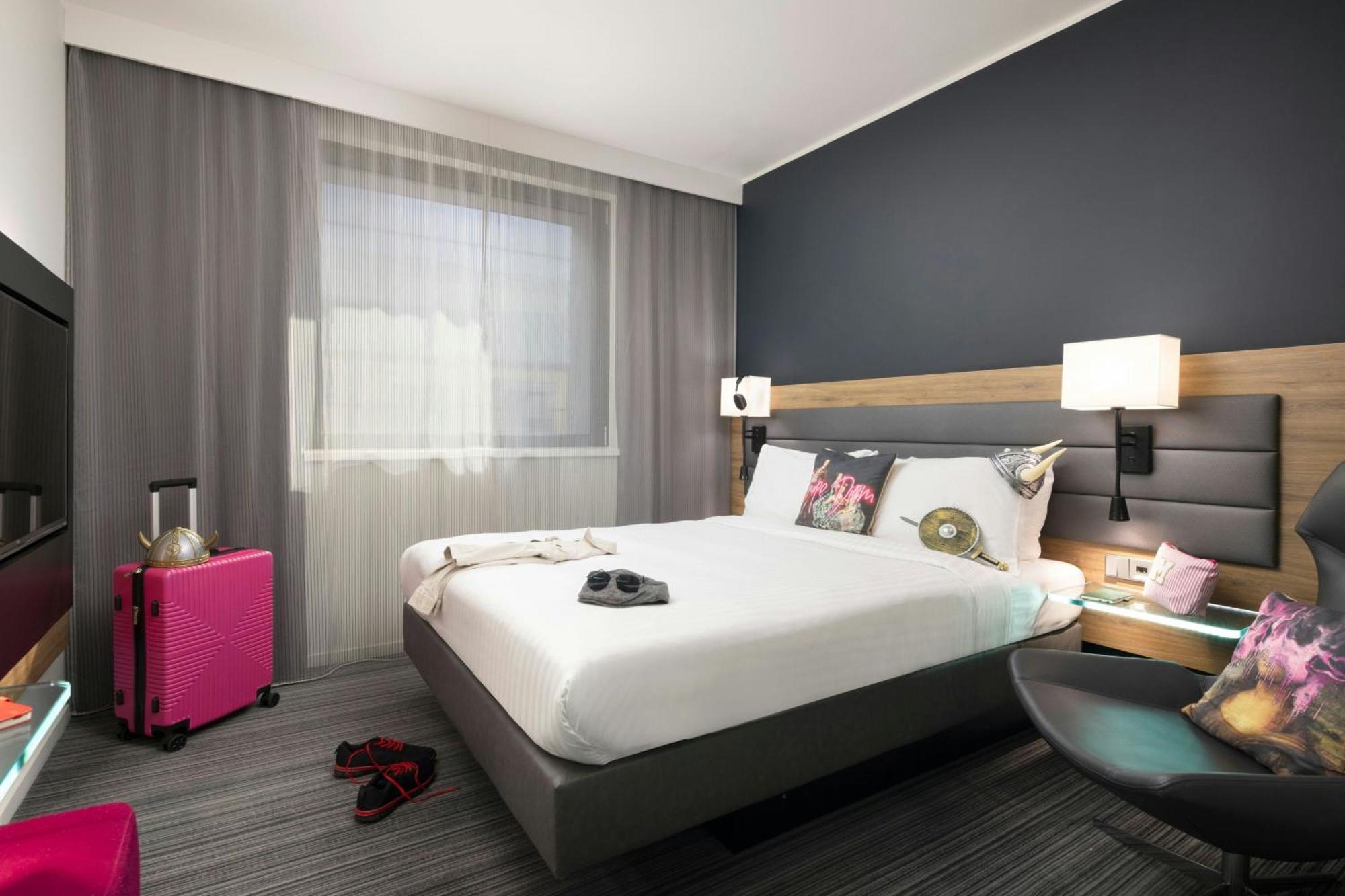 Moxy Queen Room