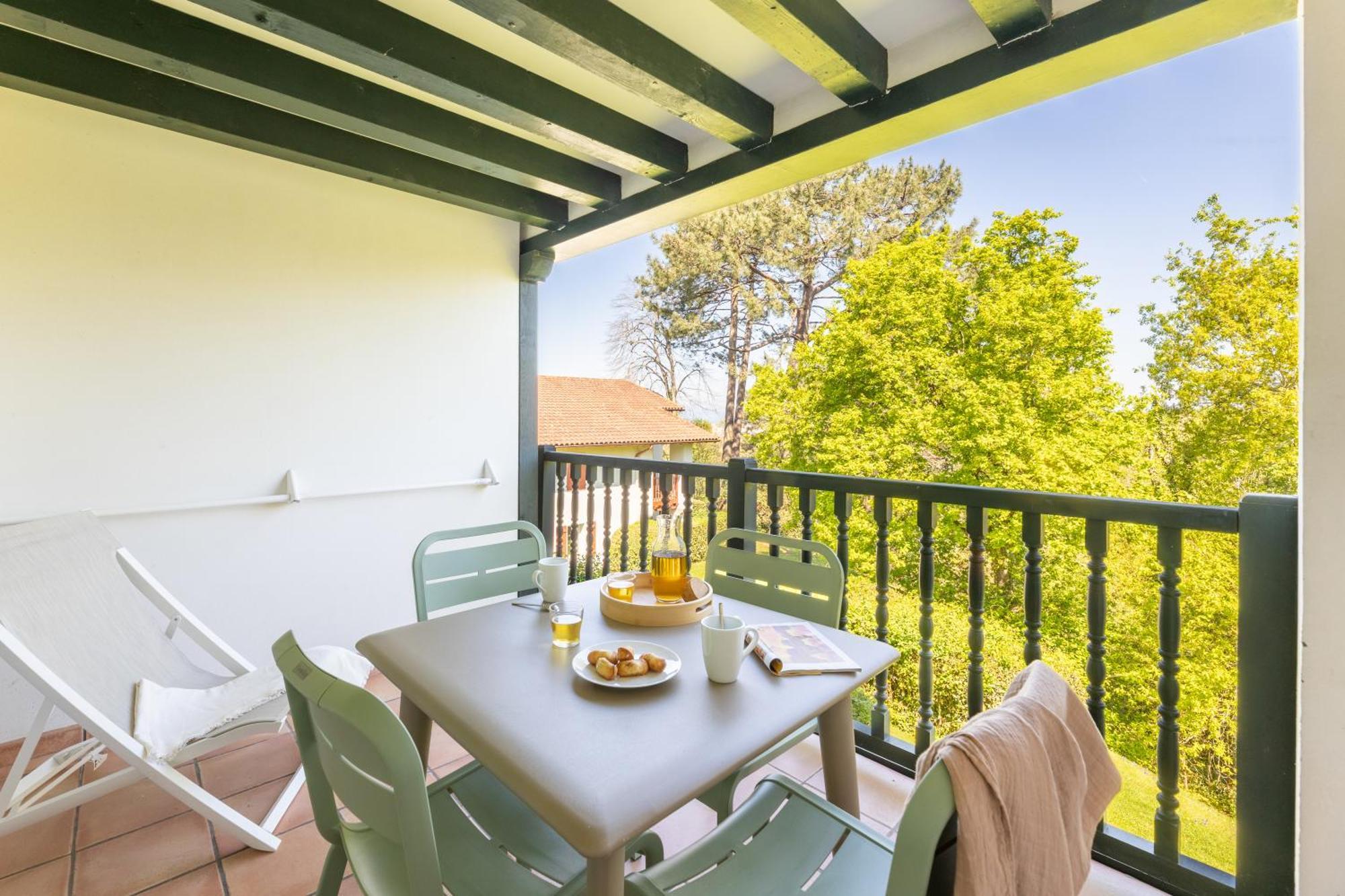 Superior One-Bedroom Apartment with Terrace or Balcony (5 People),1698846430:JPEG
