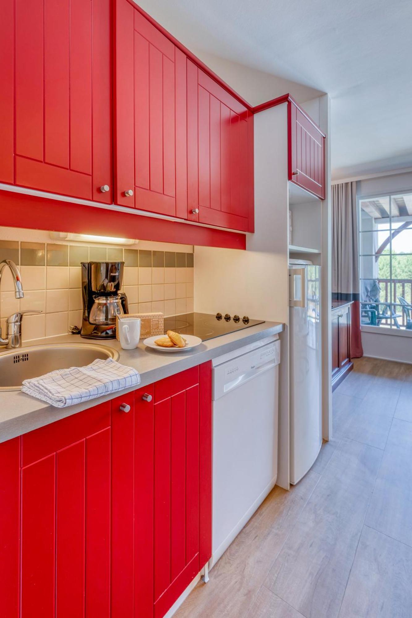 Superior One-Bedroom Apartment Sleeping Alcove Terrace or Balcony