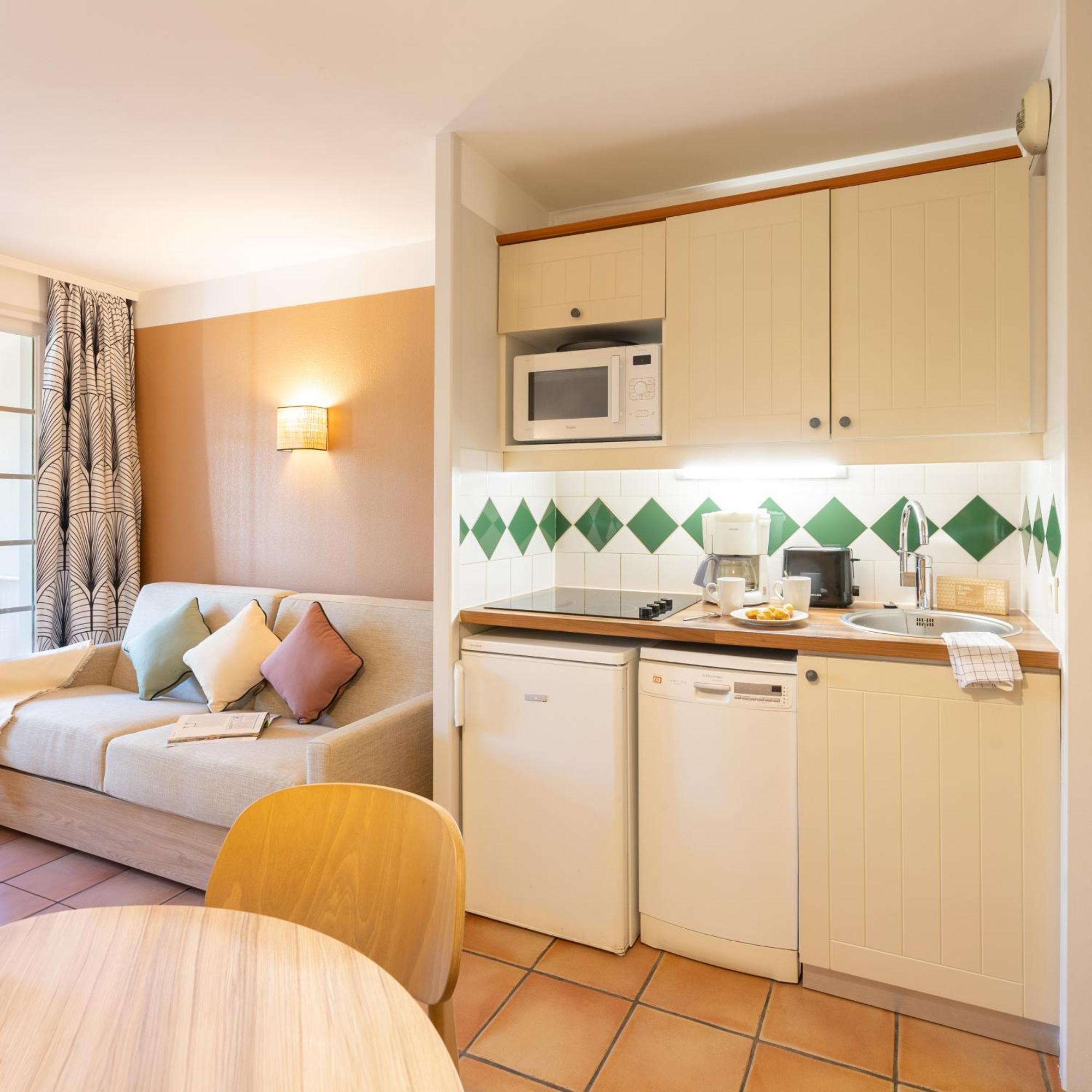 Superior One-Bedroom Apartment (4 People),1698846457:JPEG