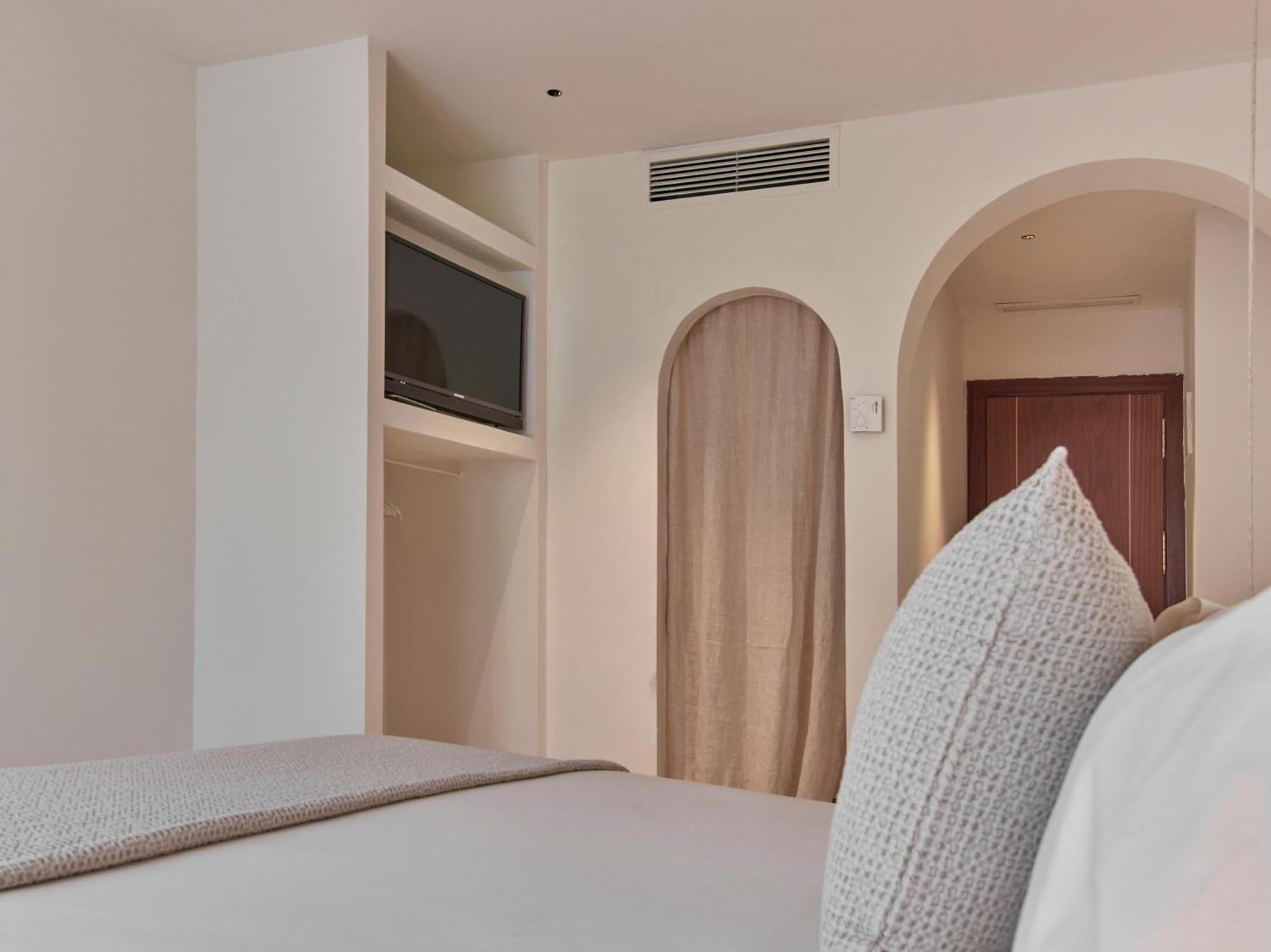 Superior Single Room