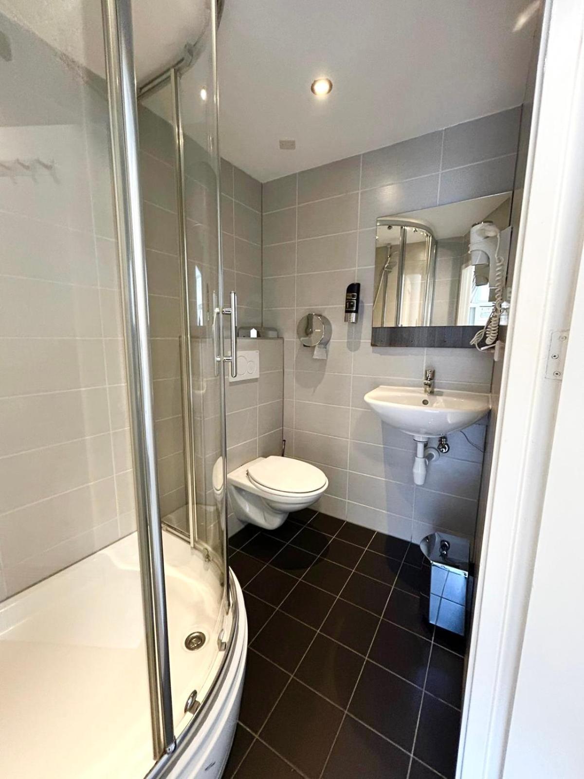 Family Room Private Bathroom