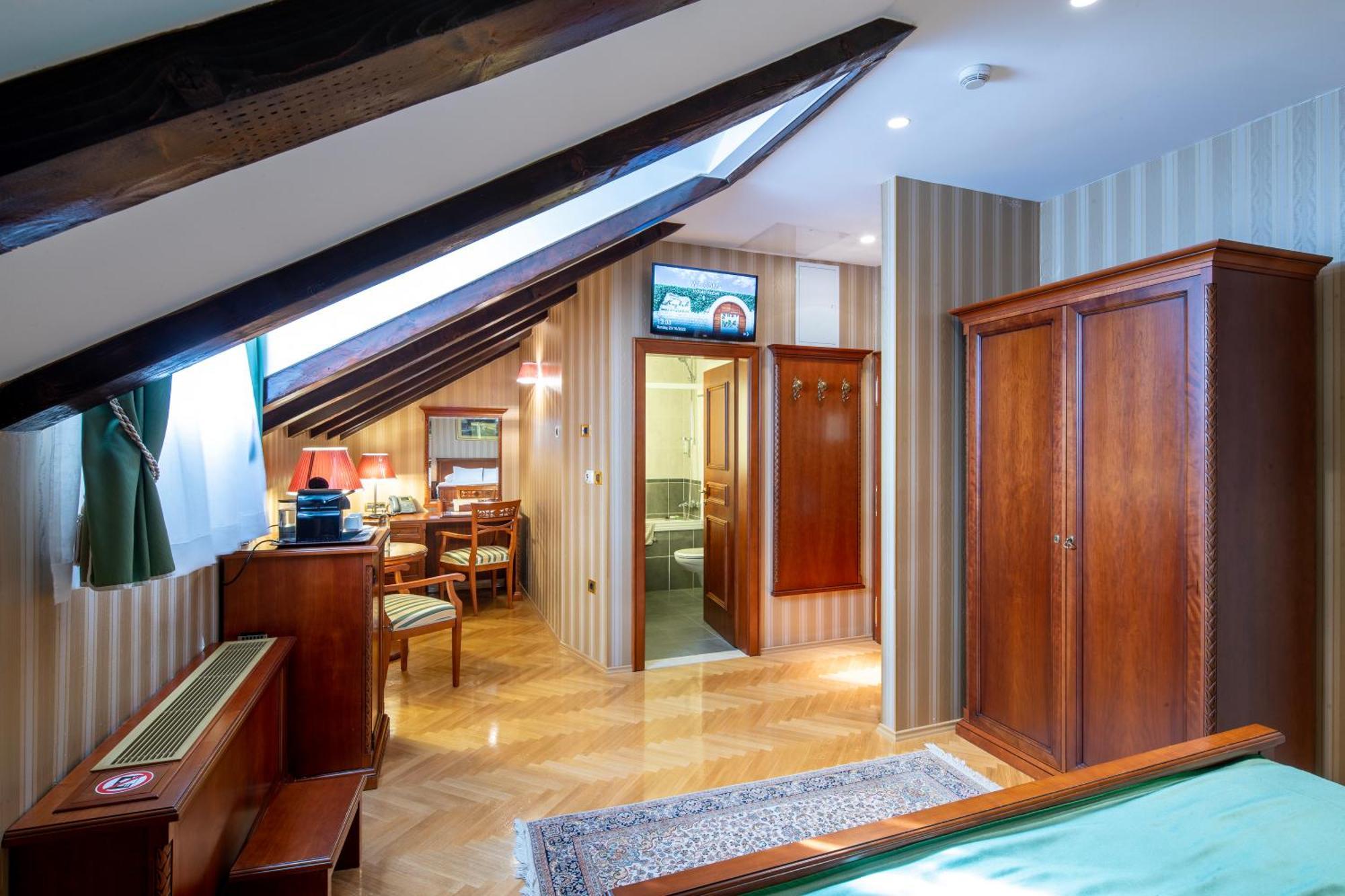 Elegant Loft Room