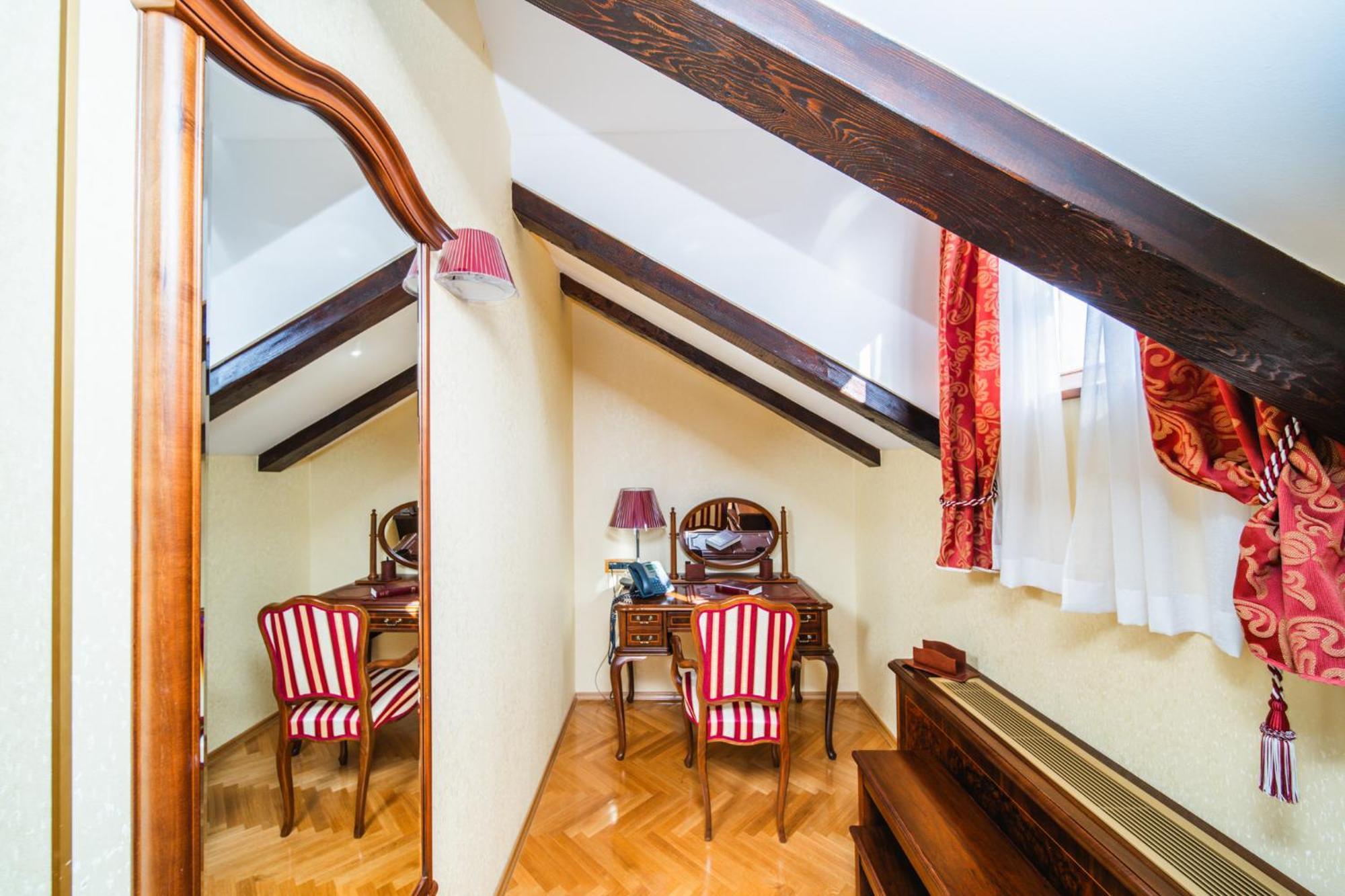 Elegant Loft Room