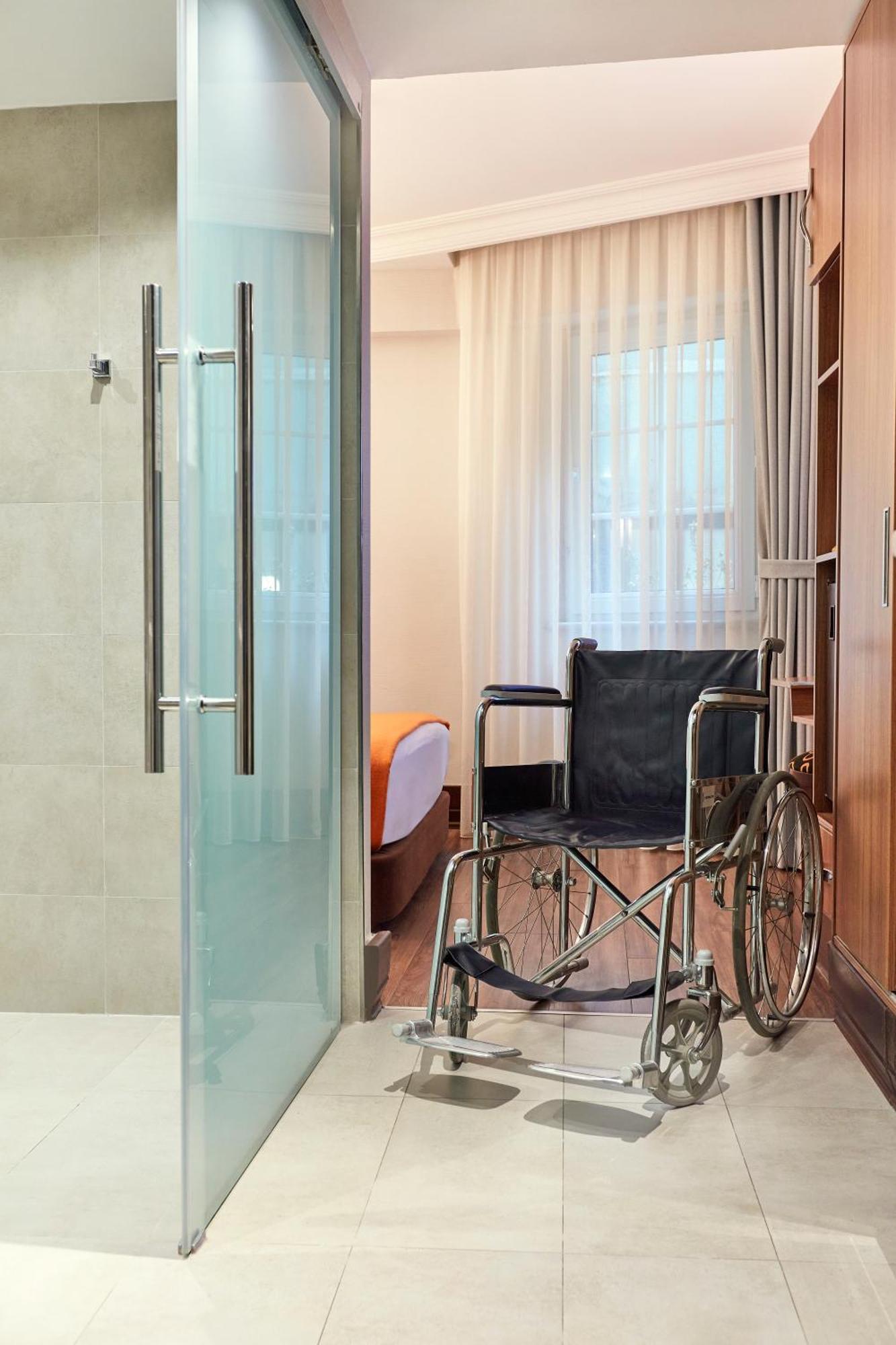King Room Roll Shower Disability Access