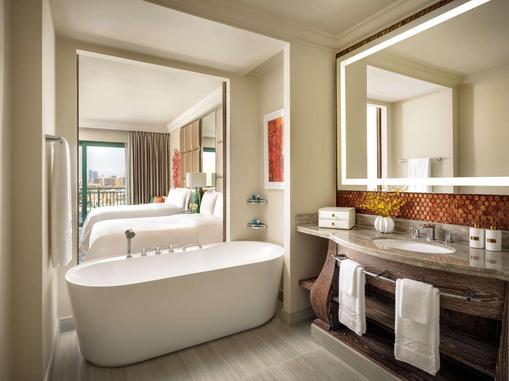 Palm Queen Room