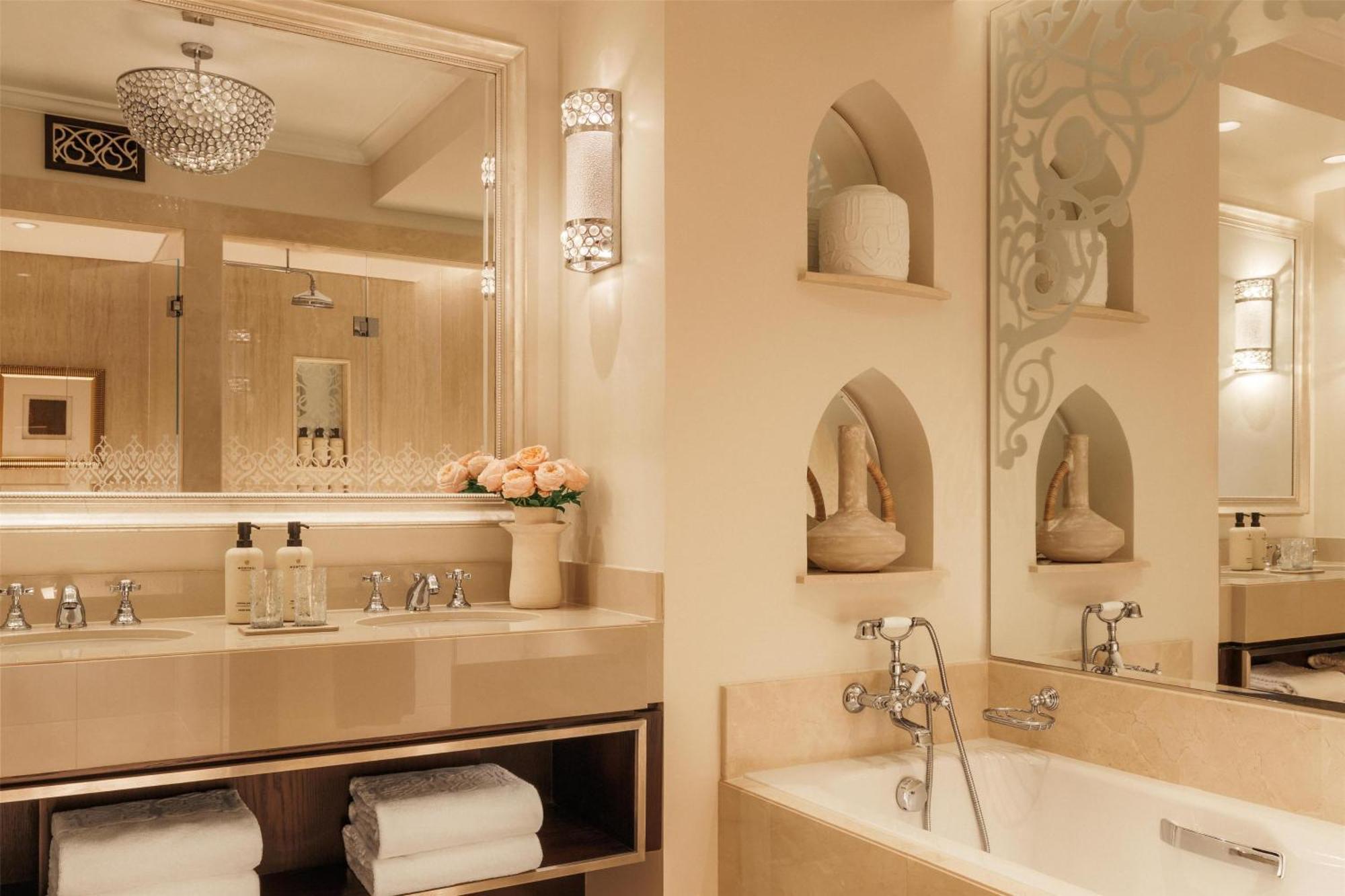 Arabian Court Garden Deluxe Kamer met kingsize bed - inclusief toegang tot het waterpark