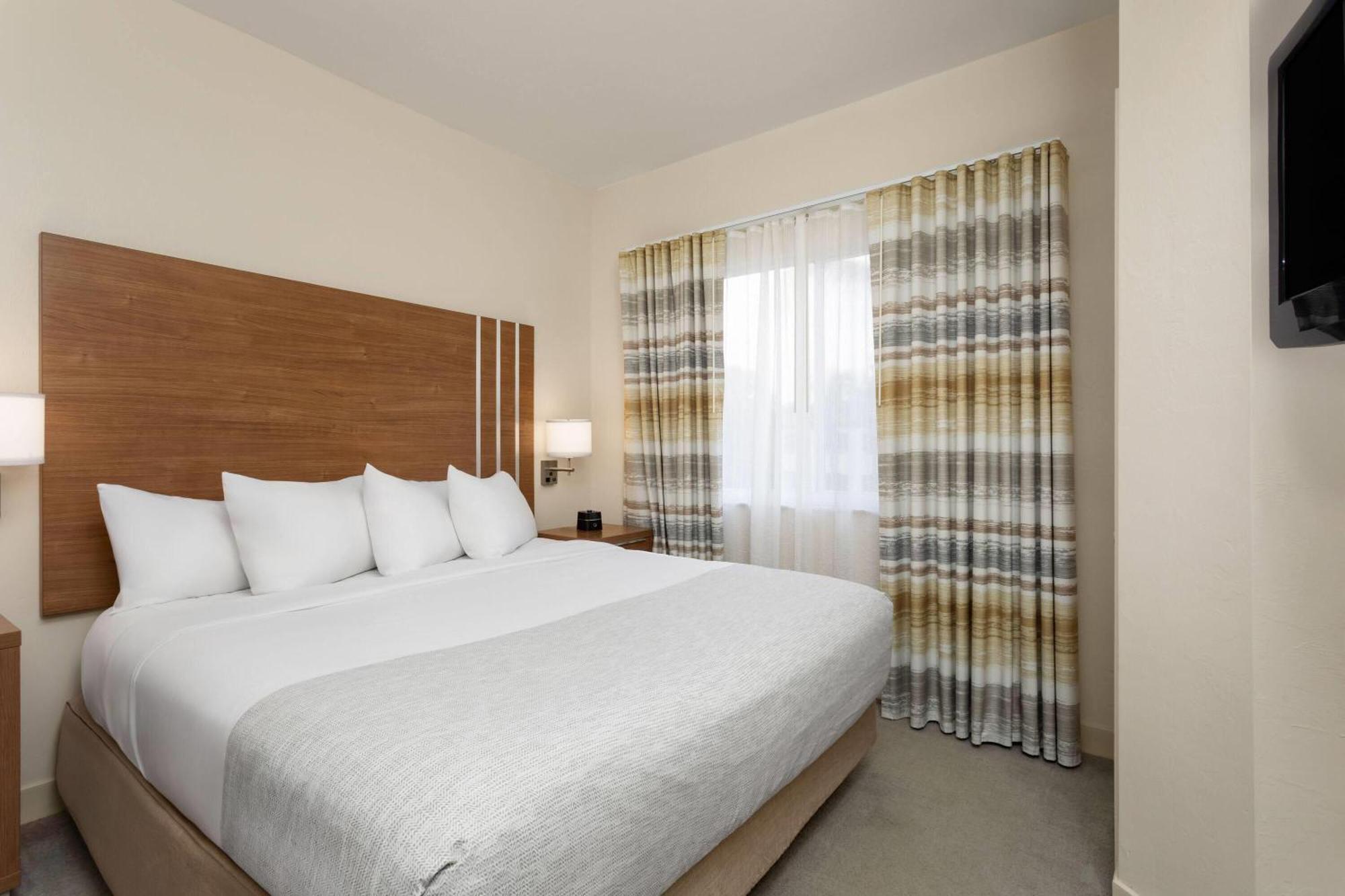 King Room One King Bed Bathtub Grab Bars Pool View Accessible Non-Smoking