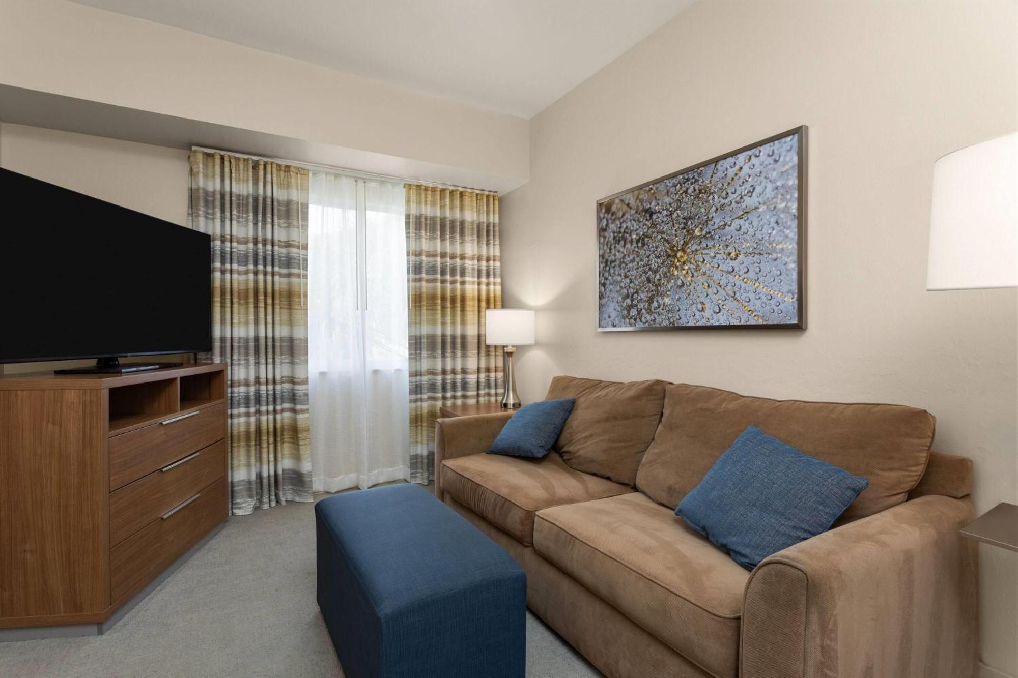King Room One King Bed Bathtub Grab Bars Pool View Accessible Non-Smoking