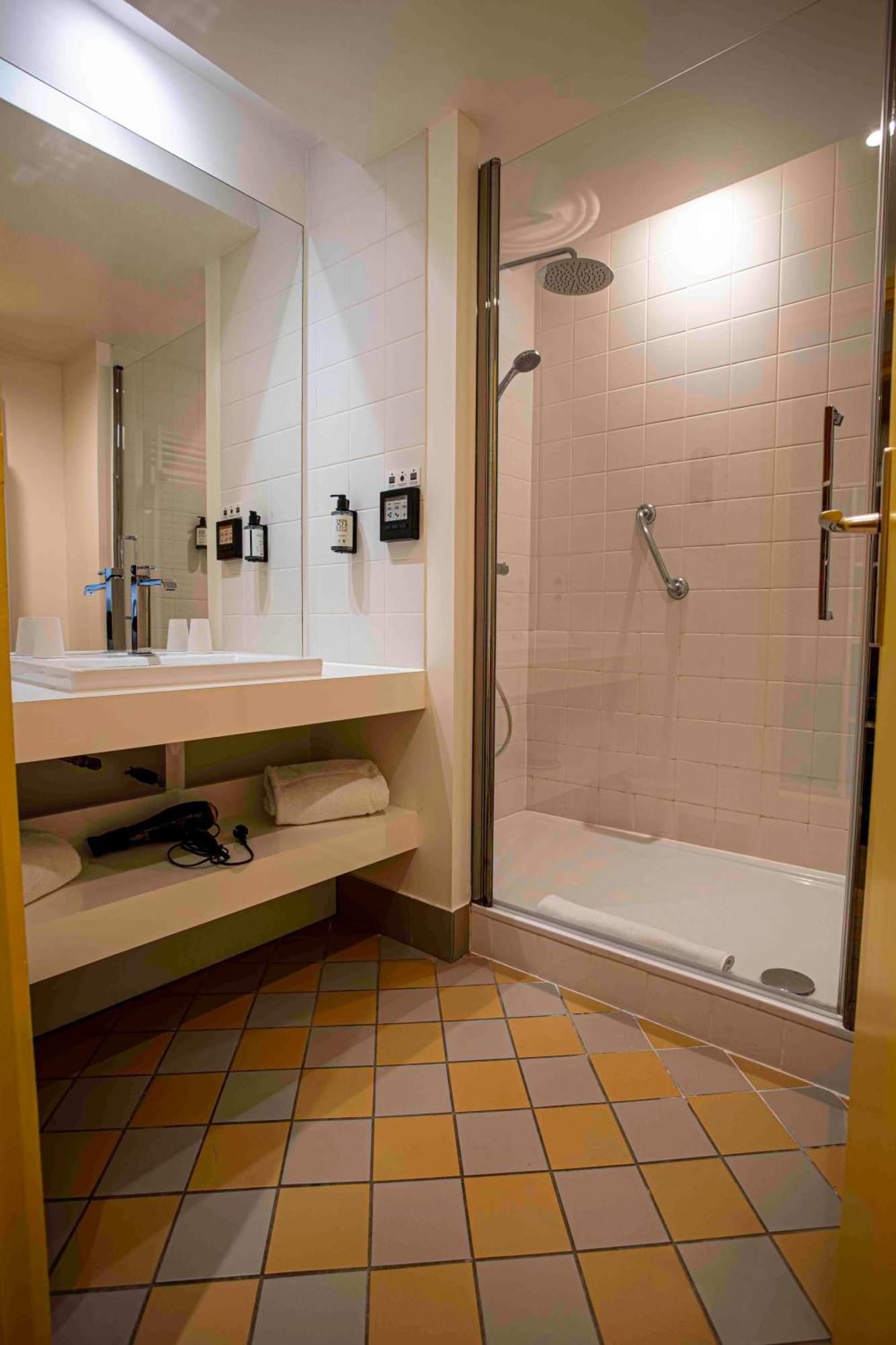 Twin Room,1698882439:JPEG