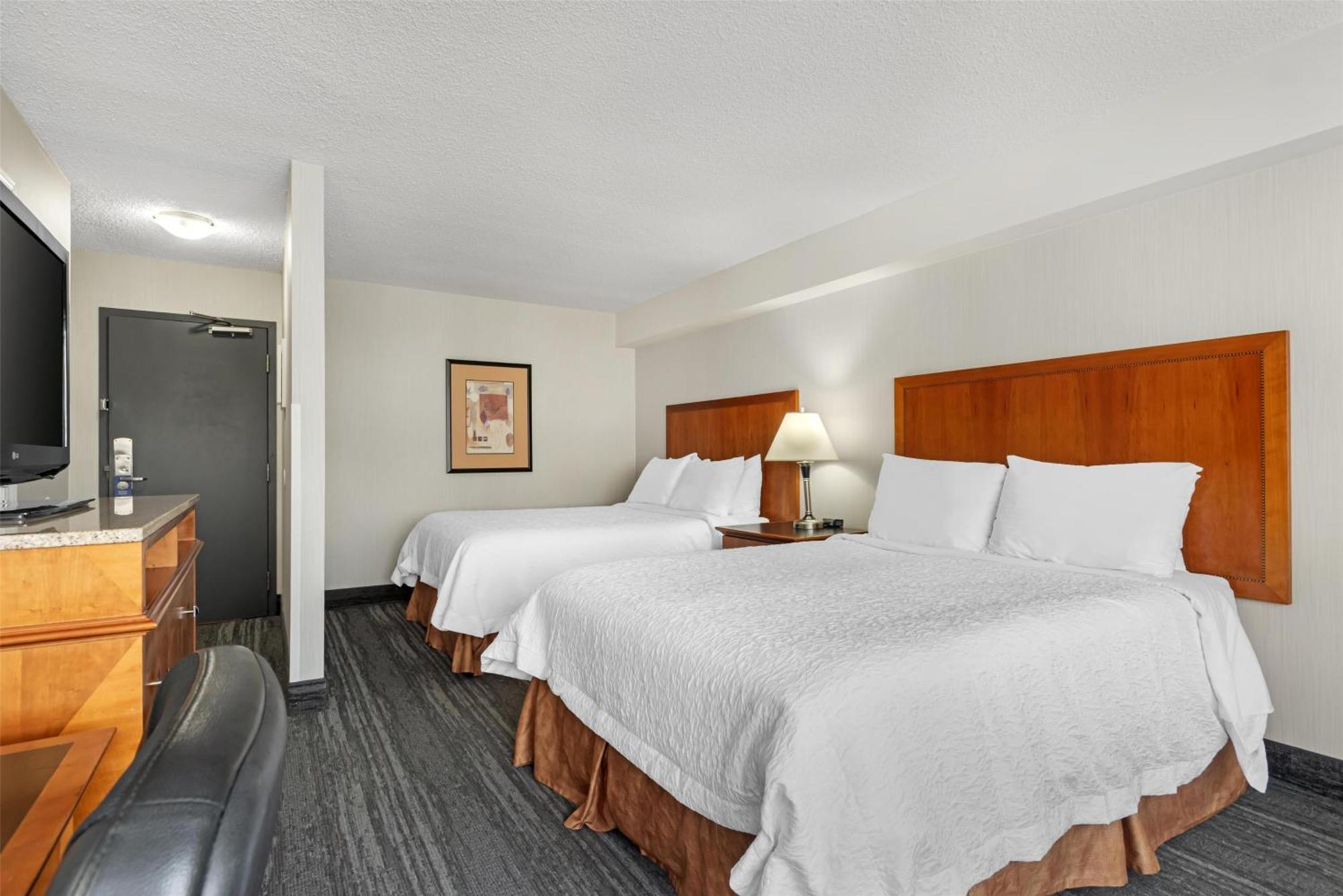 Queen Room Two Queen Beds Kitchenette
