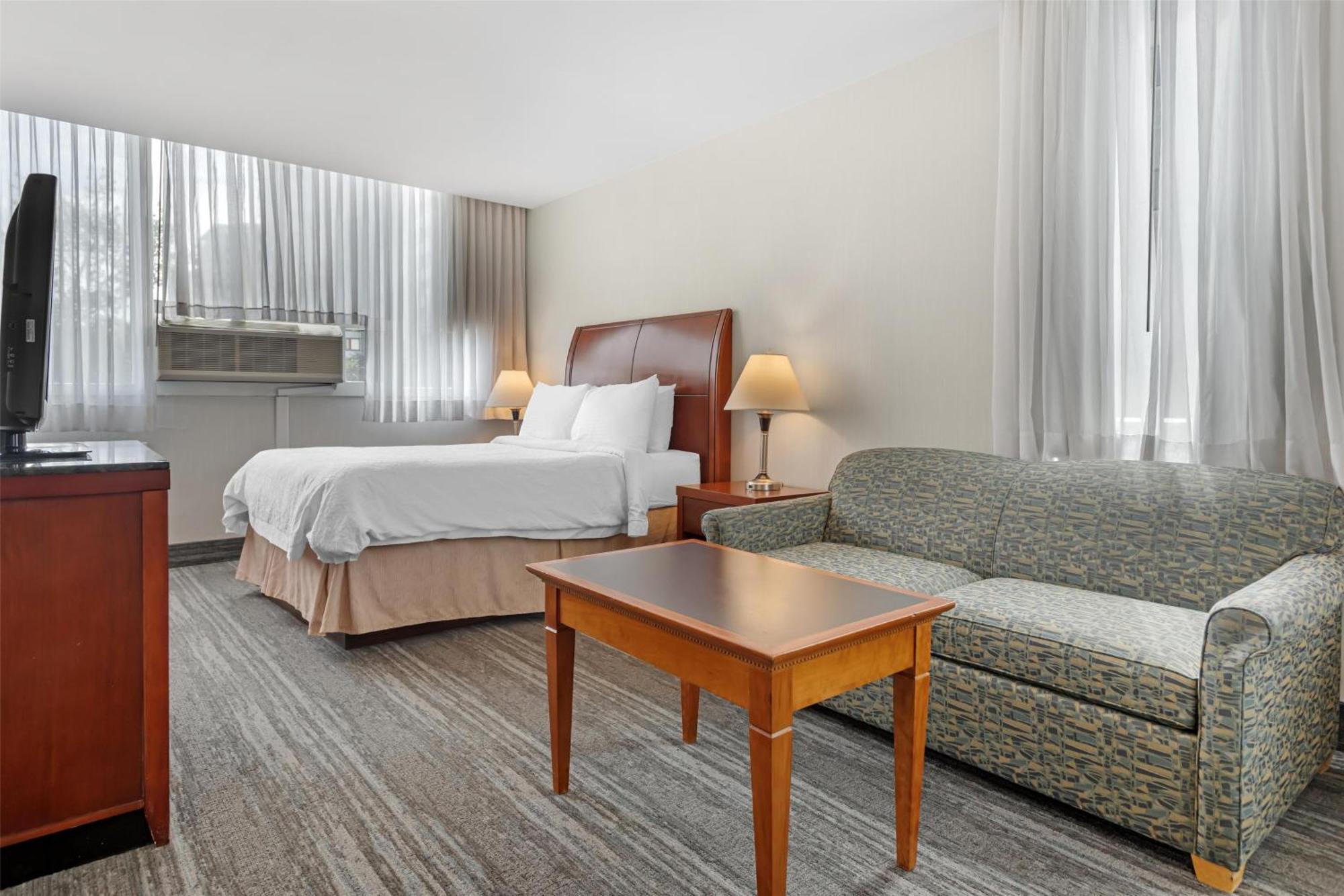 Queen Room Kitchenette
