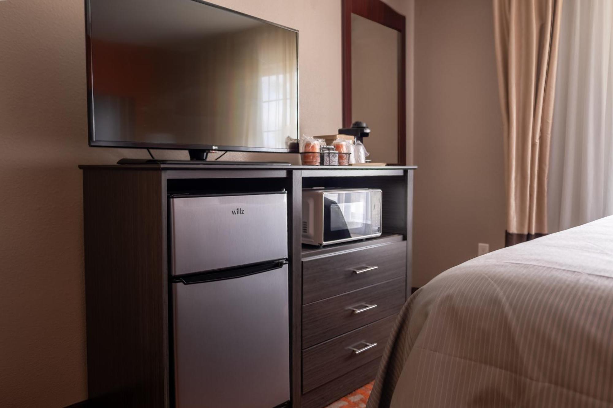 Queen Room with Two Queen Beds - Non-Smoking,1698887141:JPEG