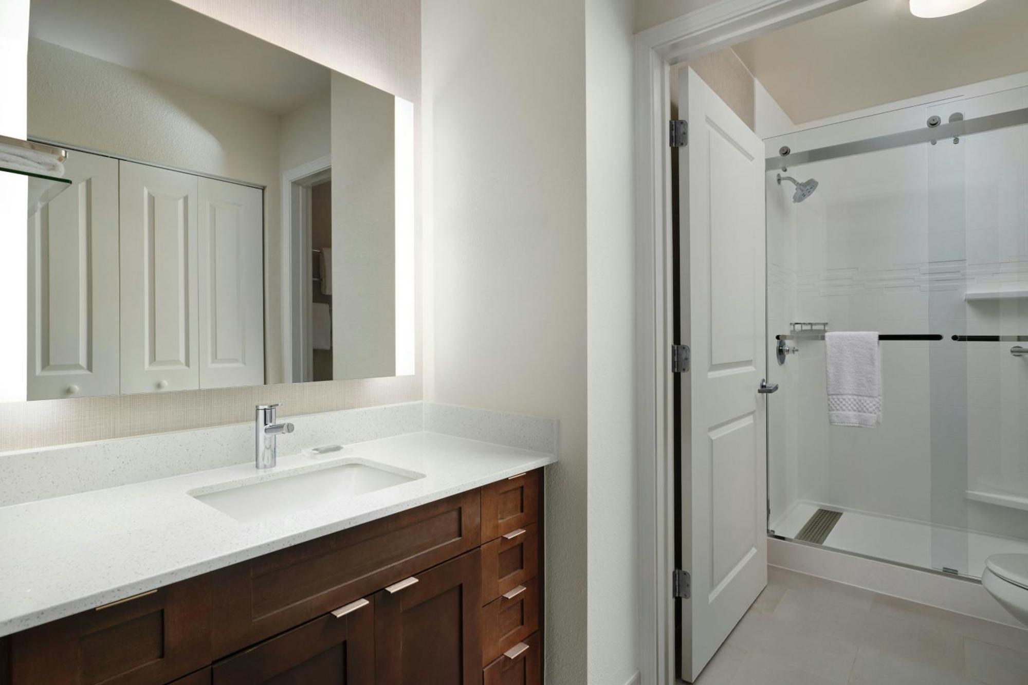 Two-Bedroom Suite,1698903823:JPEG