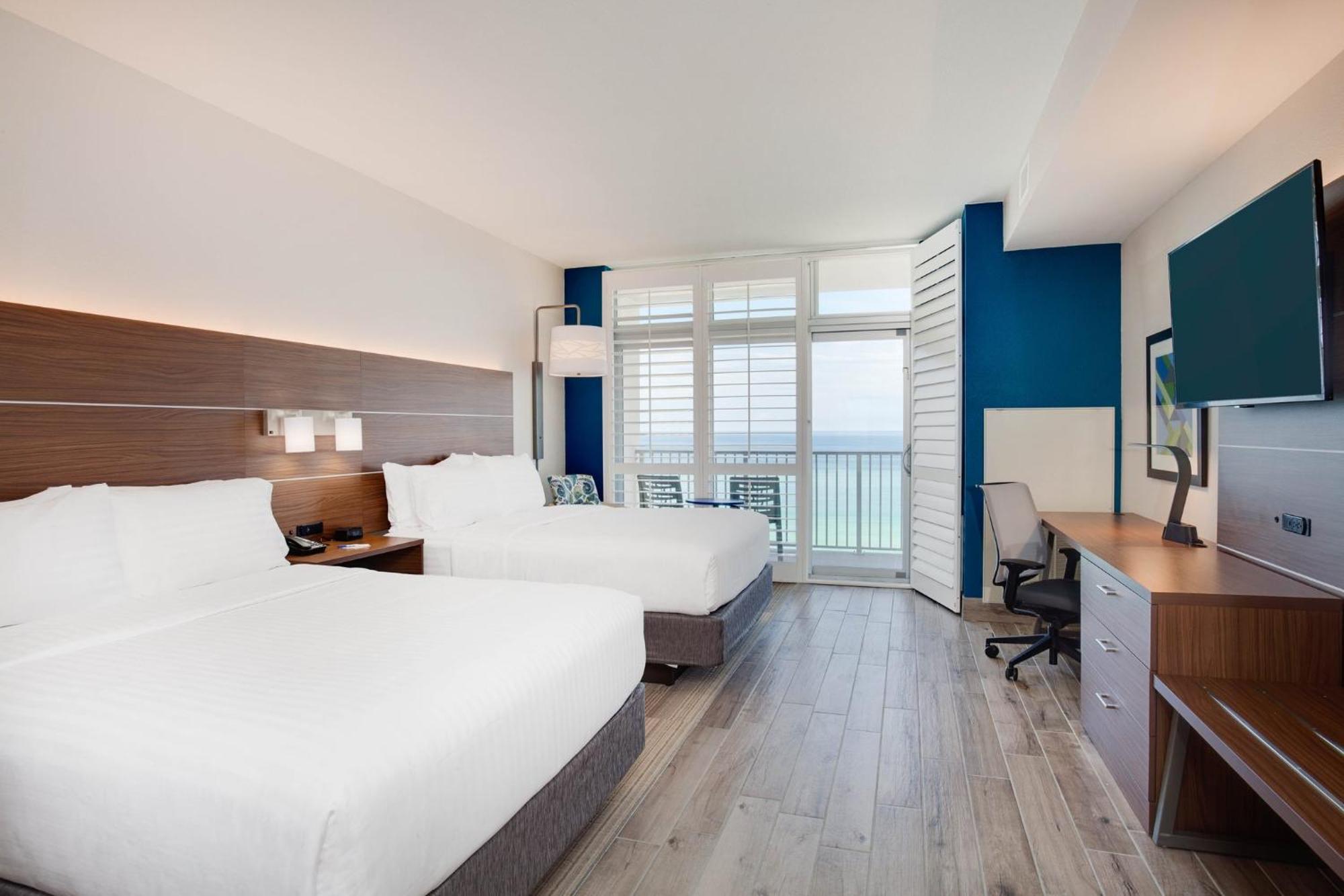 Standard Queen Room Oceanfront