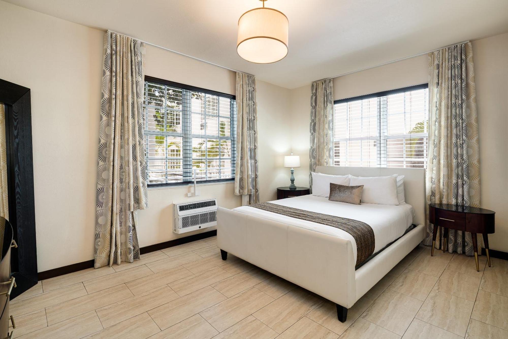 Two-Bedroom Queen Suite