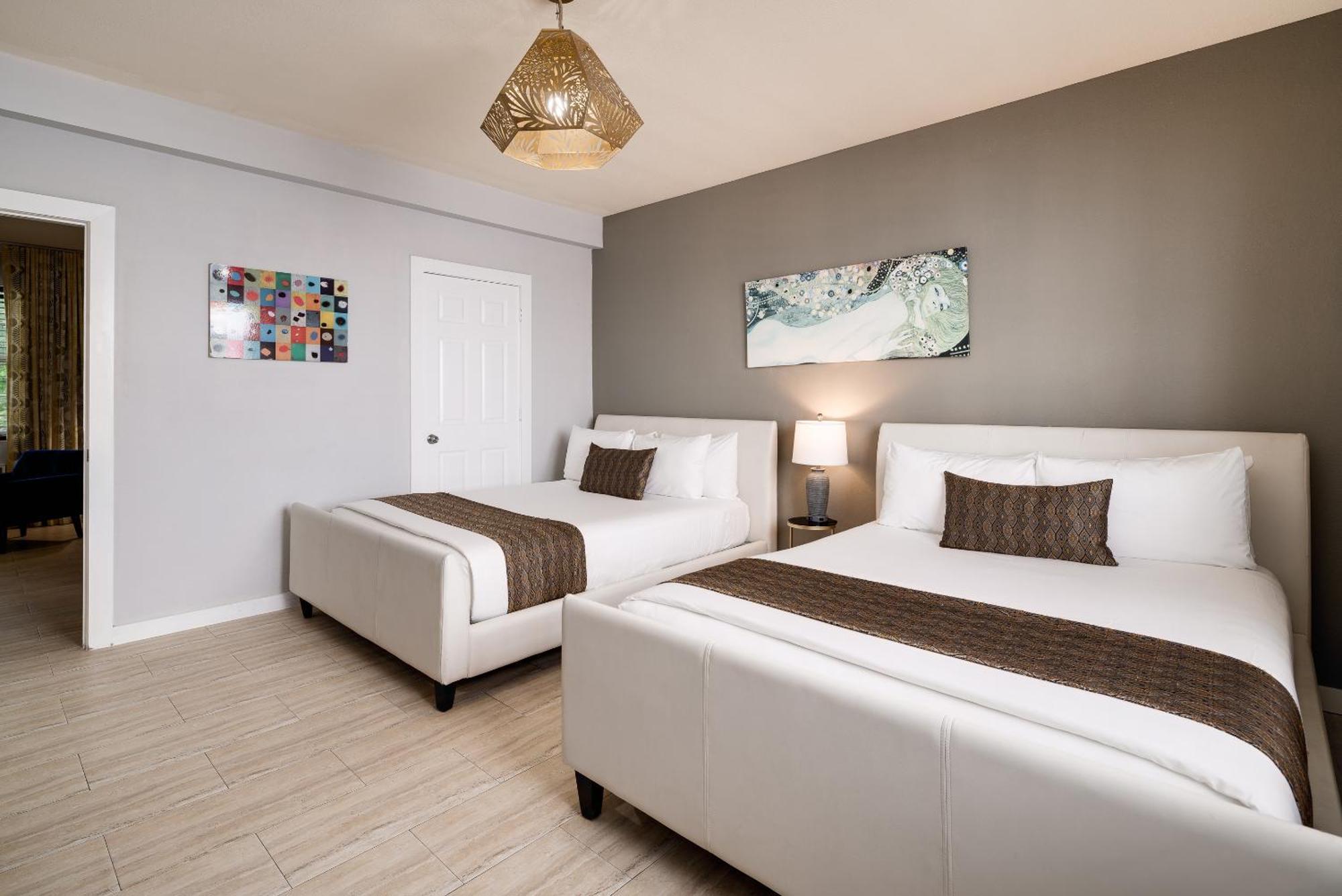 One-Bedroom Double Queen Suite